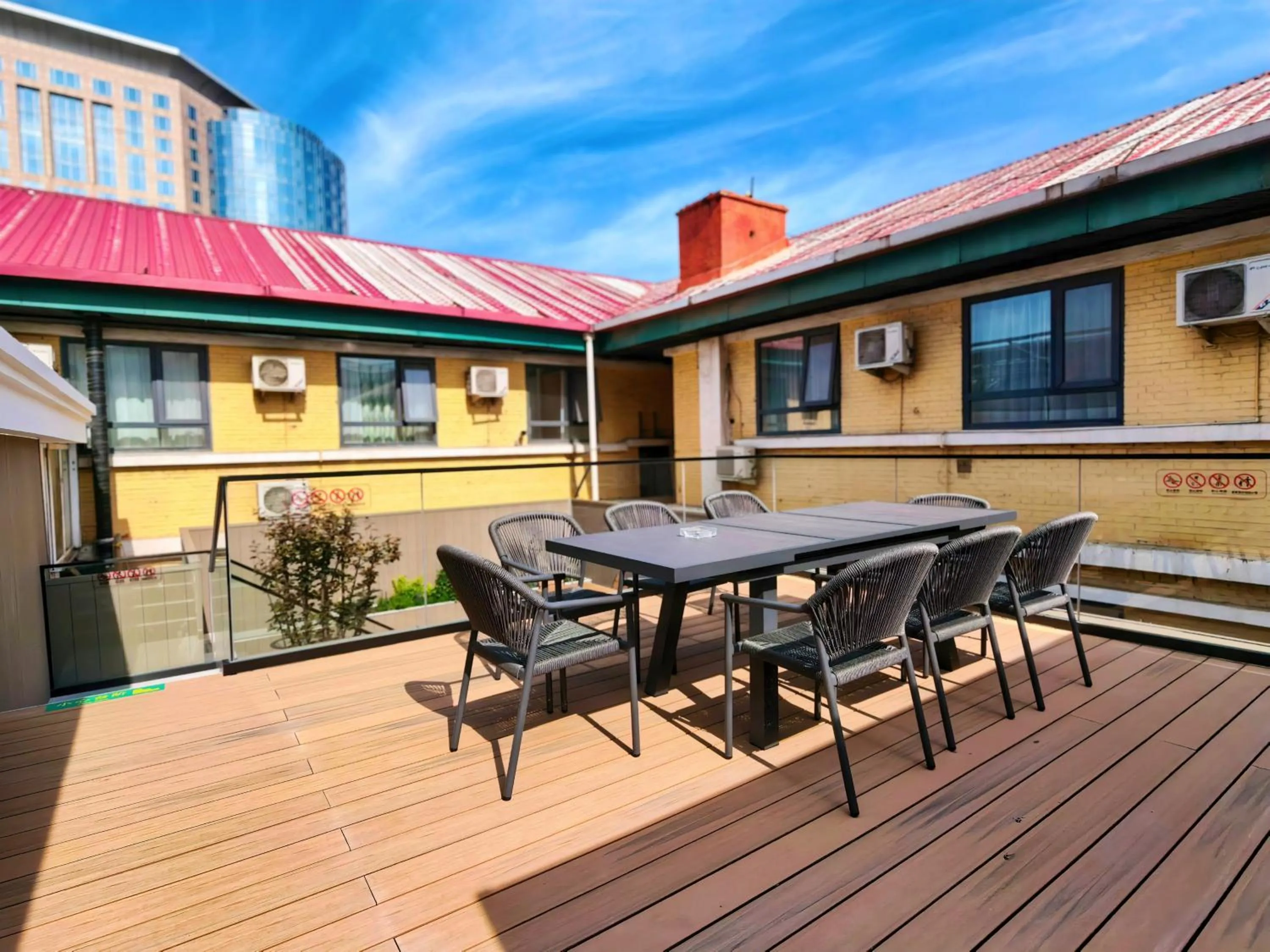 Balcony/Terrace in Beijing Dongdan Hotel Near Wangfujing Street,Tian'AnMen Square,The Forbidden City,Free self-service laundry room