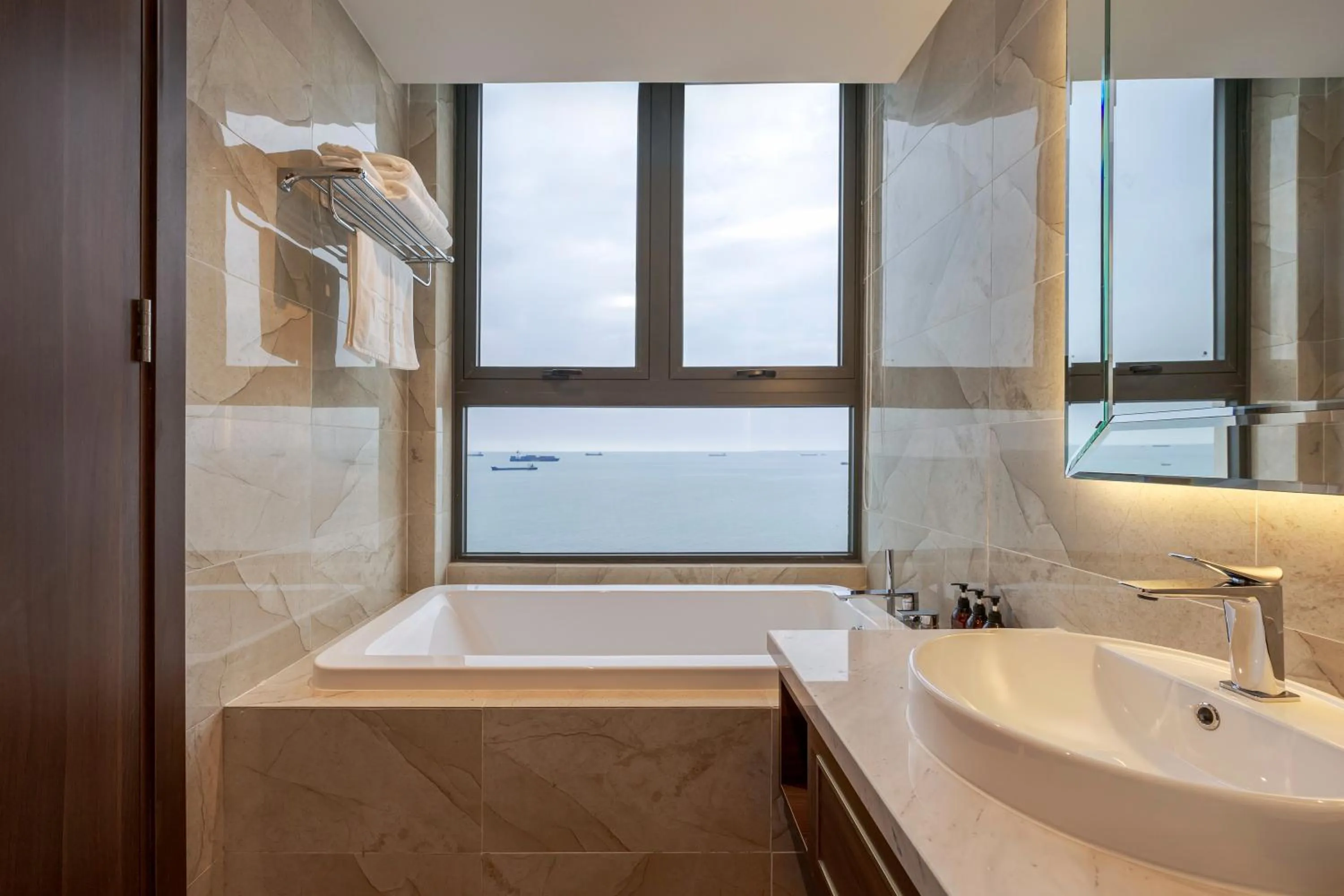 Bath in OYSTER BAY HOTEL VUNG TAU