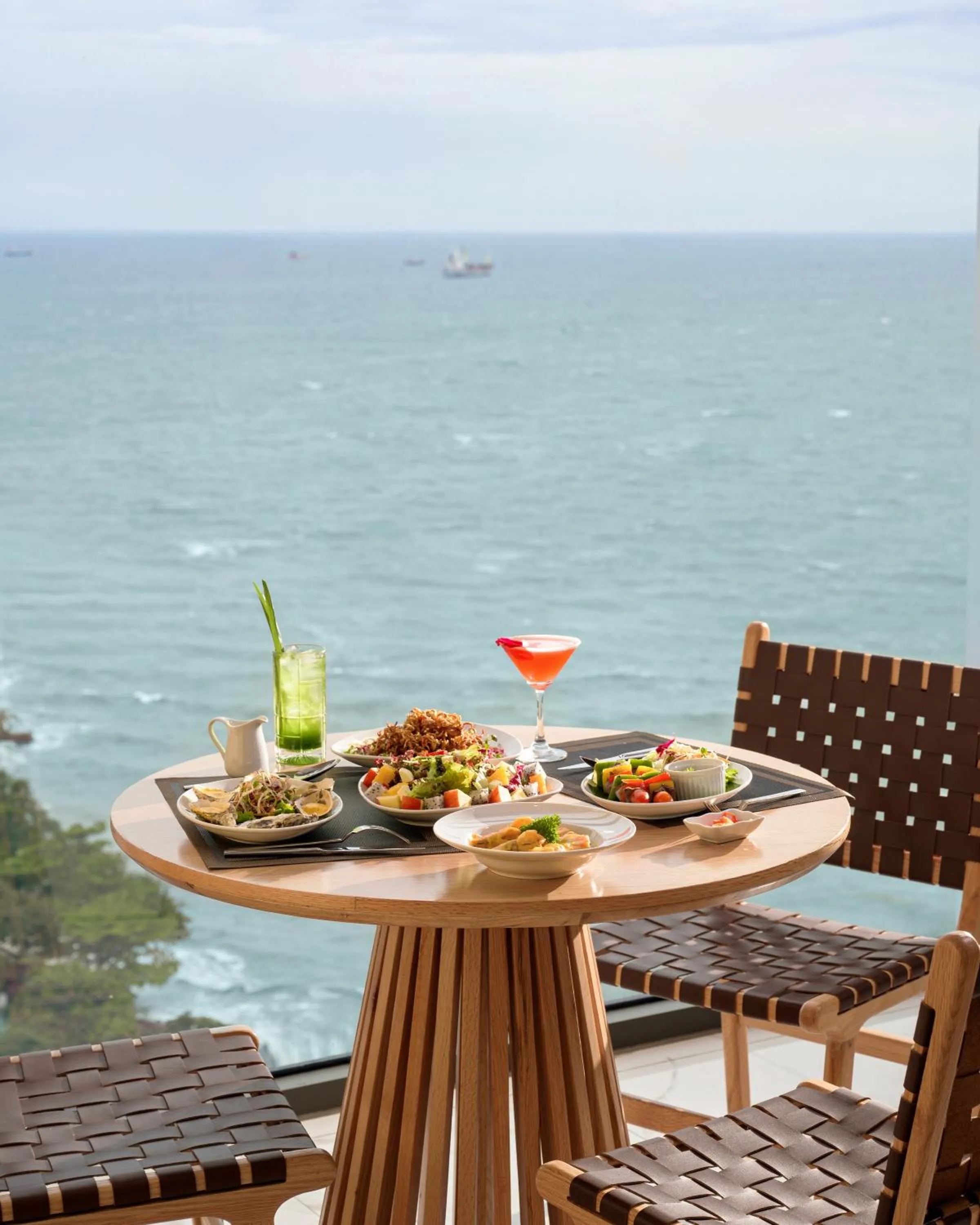 Food and drinks in OYSTER BAY HOTEL VUNG TAU