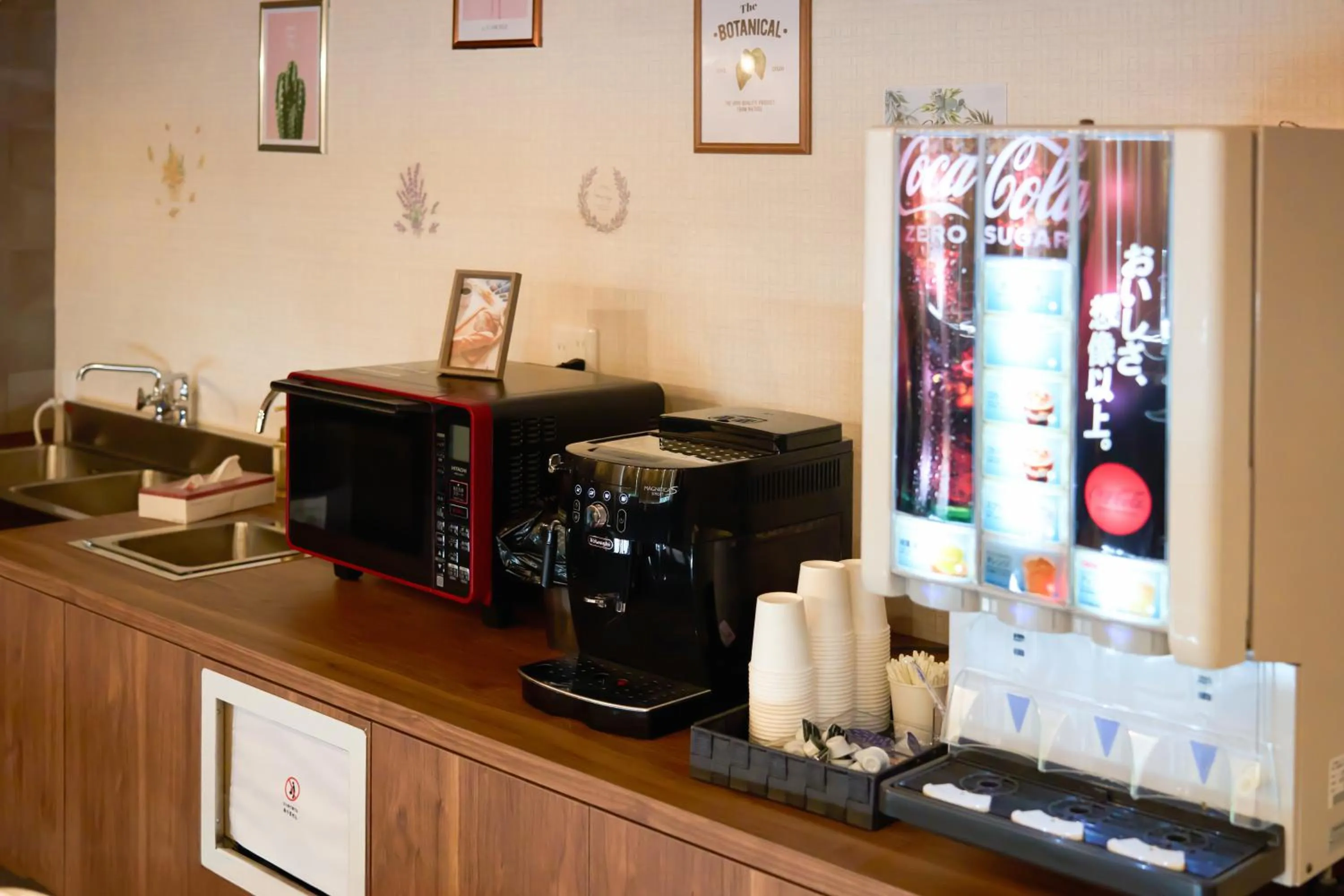 Restaurant/places to eat in Nplus HOTEL Tokyo Nihonbashi