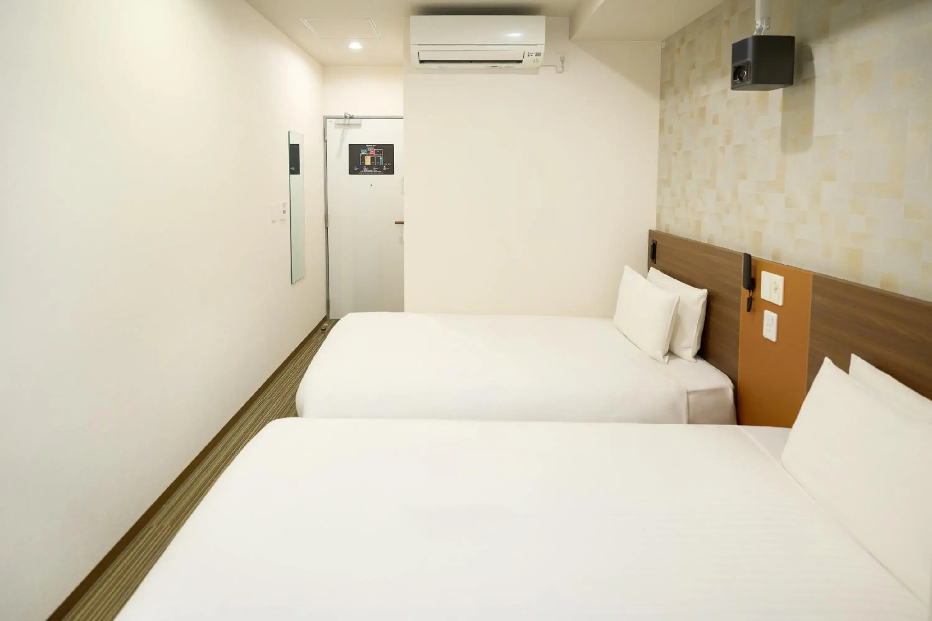 Twin Room with Private Bathroom - single occupancy in Nplus HOTEL Tokyo Nihonbashi Twin Room with Private Bathroom - single occupancy in Nplus HOTEL Tokyo Nihonbashi