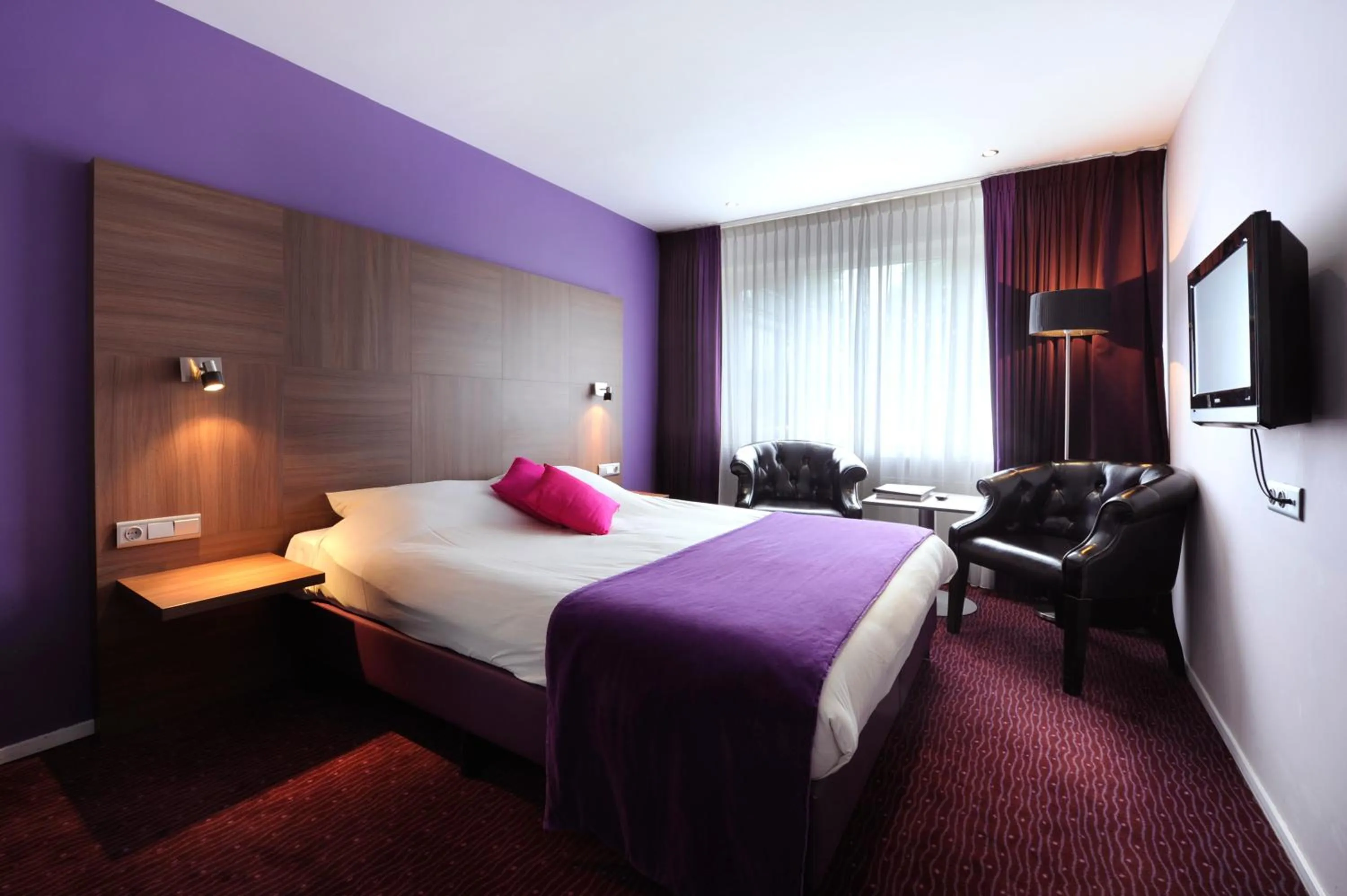 Photo of the whole room, Bed in Van der Valk Hotel Hardegarijp - Leeuwarden