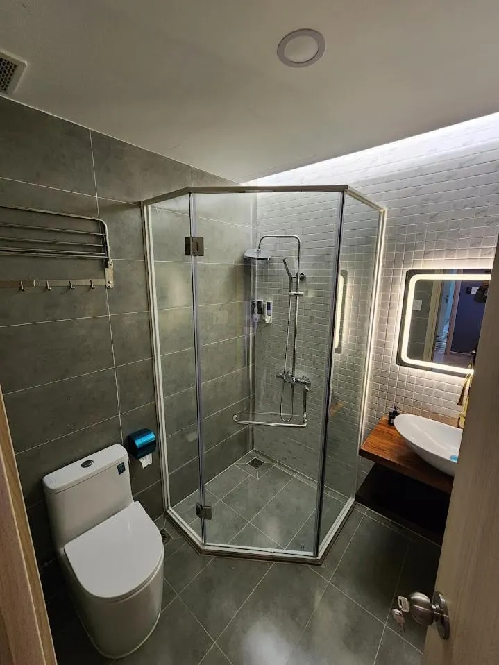 Shower in LHASA HOTEL - Central hotel in Dalat