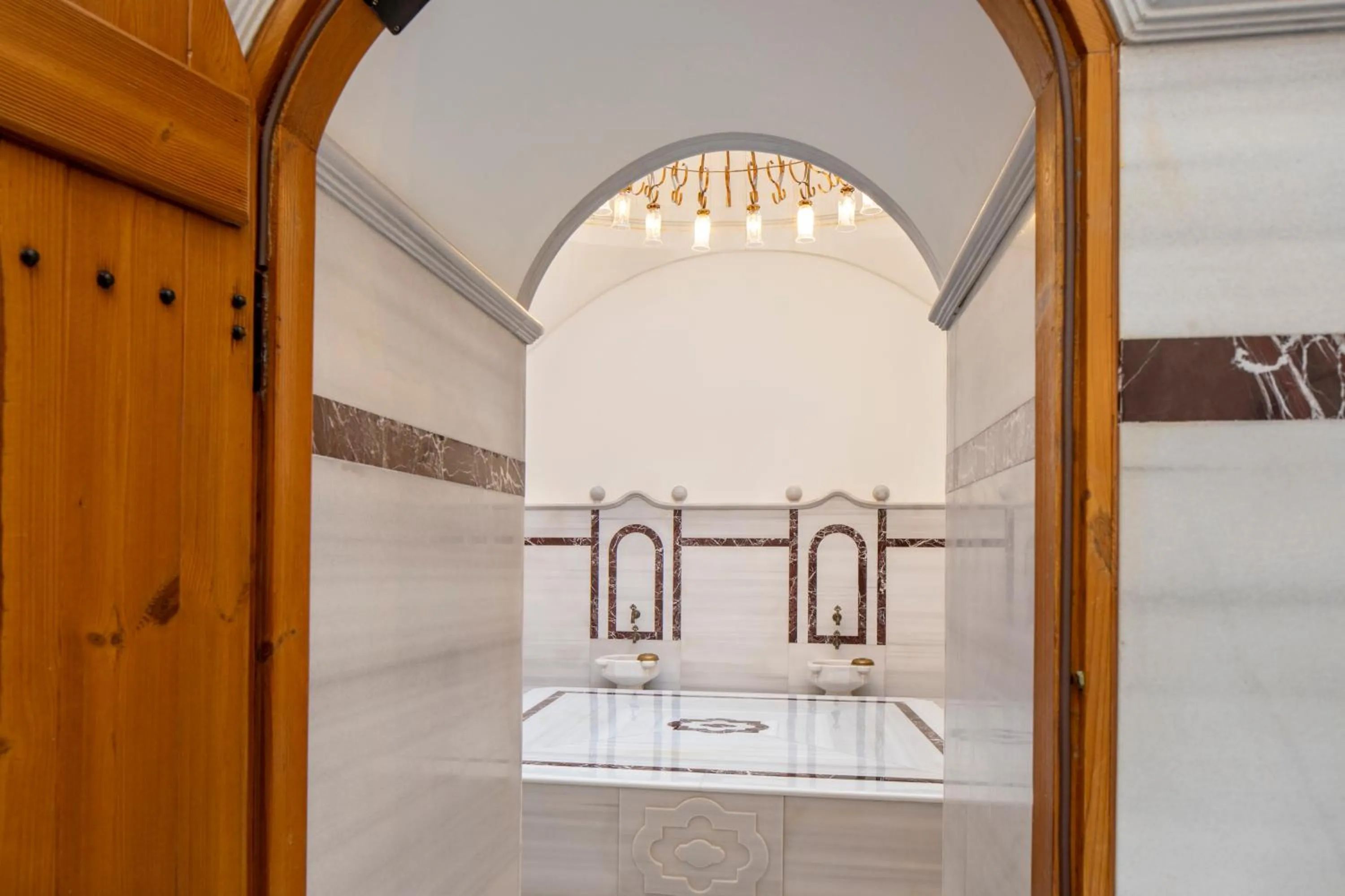 Steam room in Hammamhane Hotel