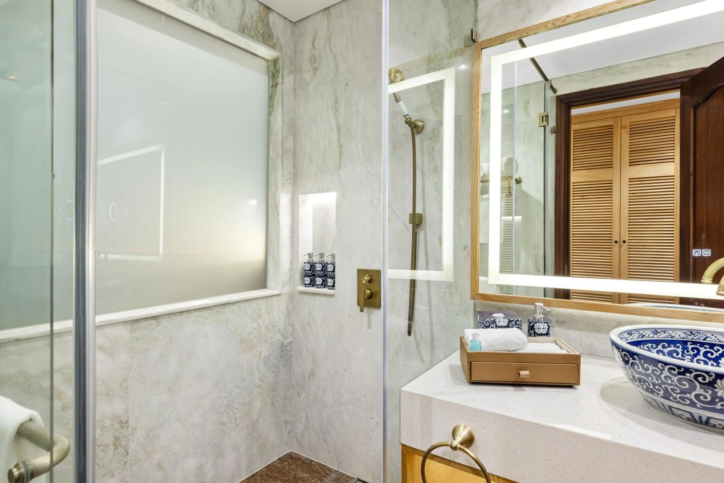 Shower in Wafaifo Resort Hoi An