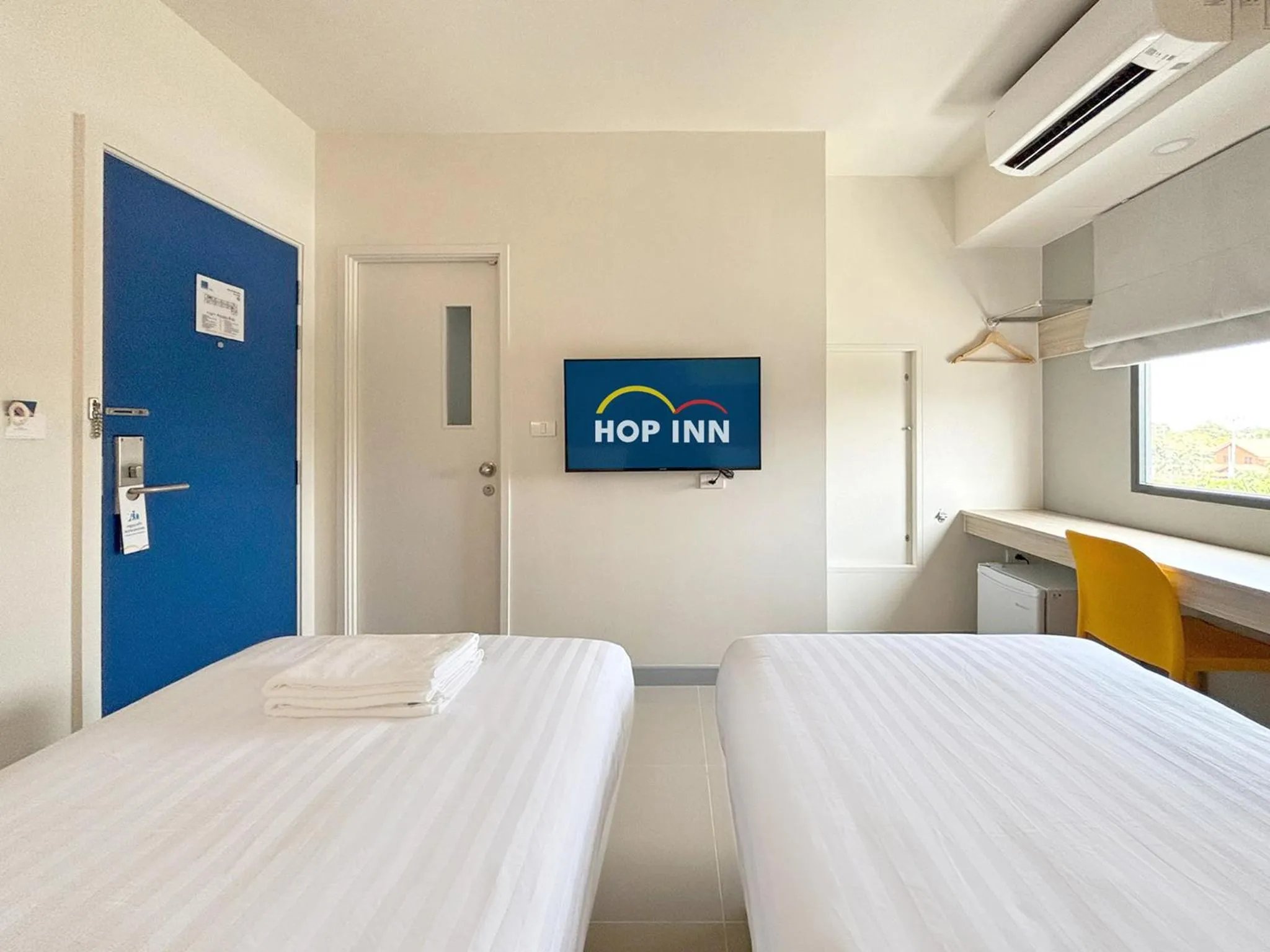 Bedroom, Bed in HOP INN Si Racha