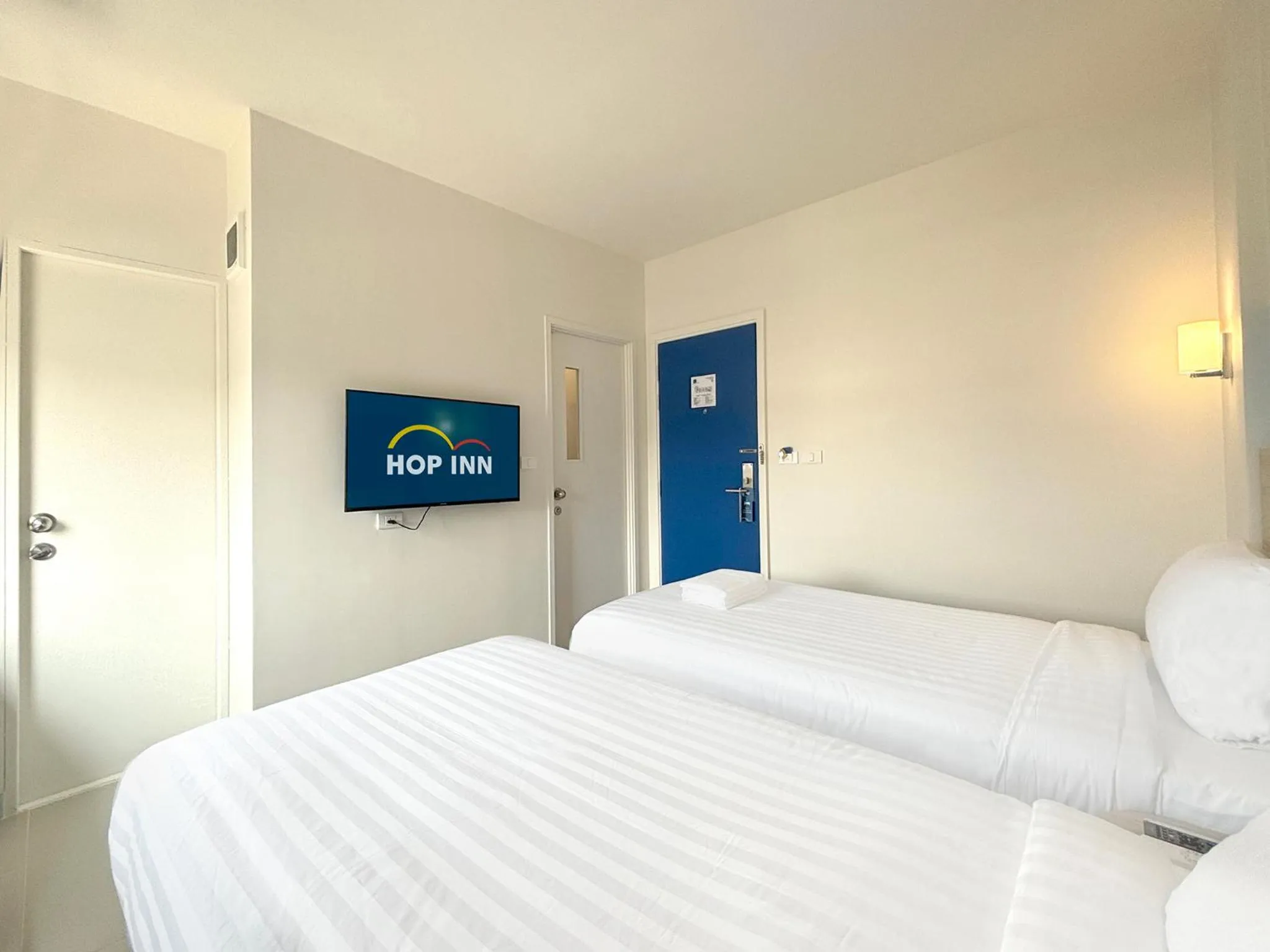 Bedroom, Bed in HOP INN Si Racha