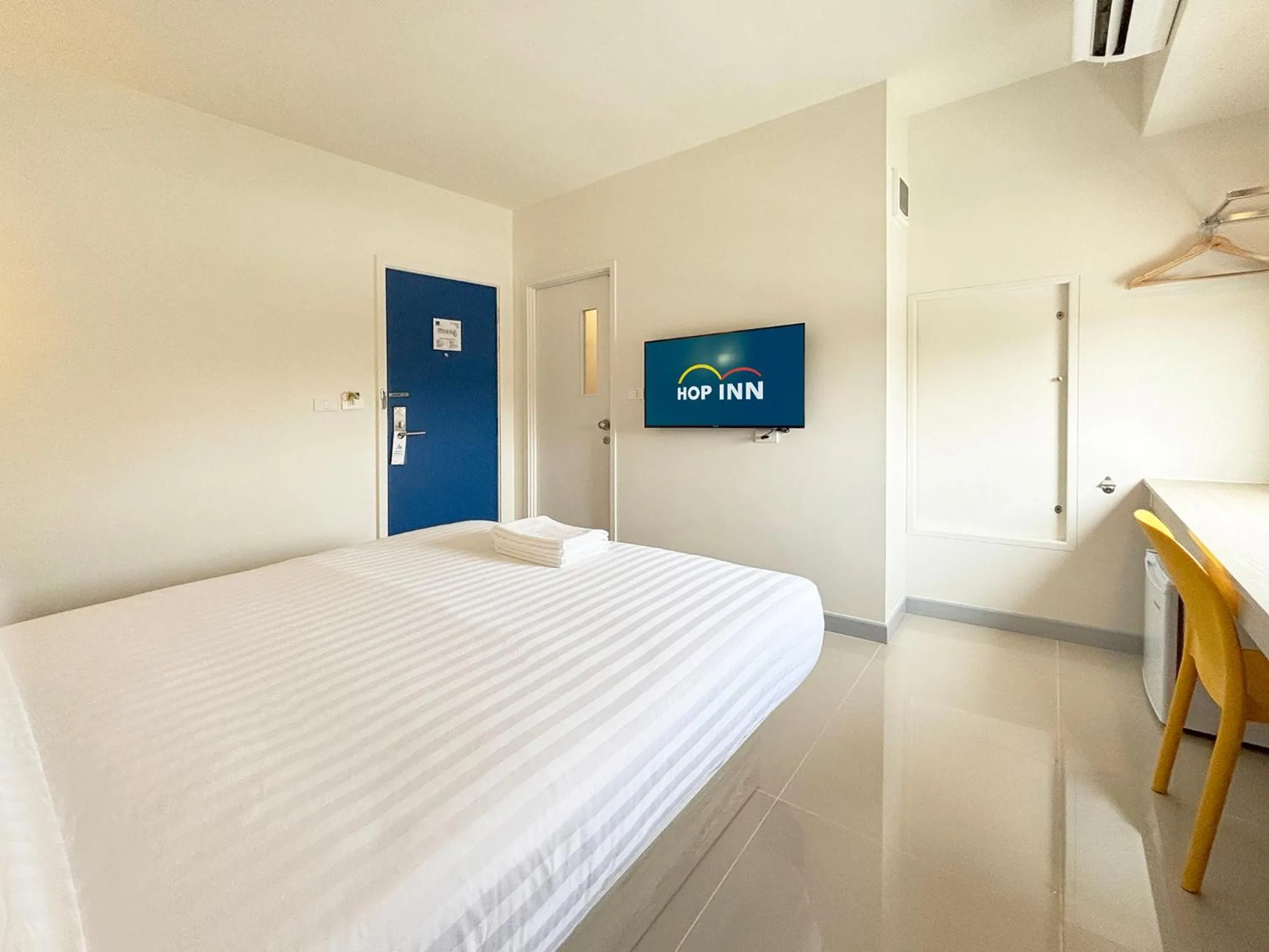 Bedroom, Bed in HOP INN Si Racha