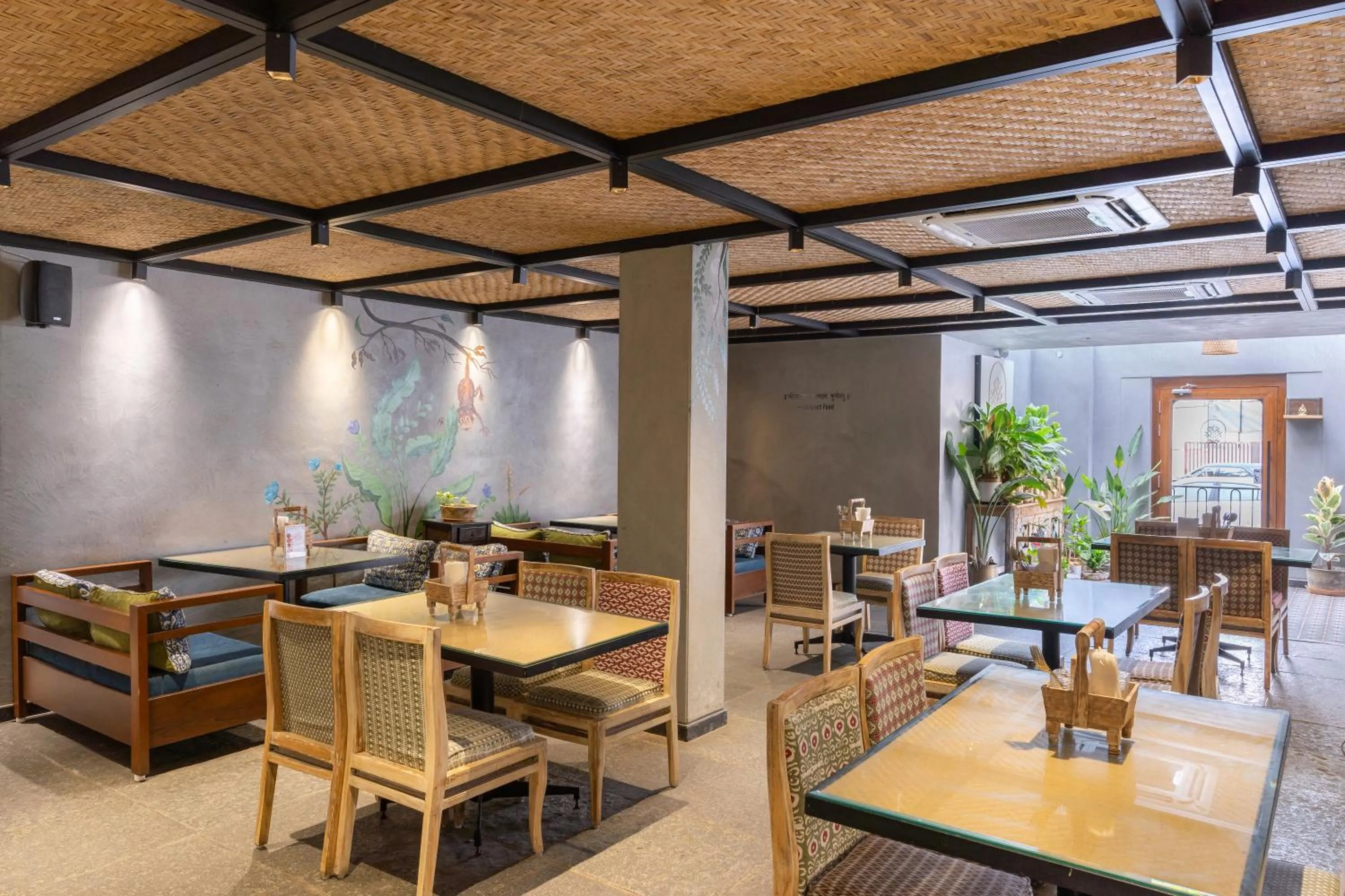 Restaurant/places to eat in Pincode Hotels by Yatri Nivas