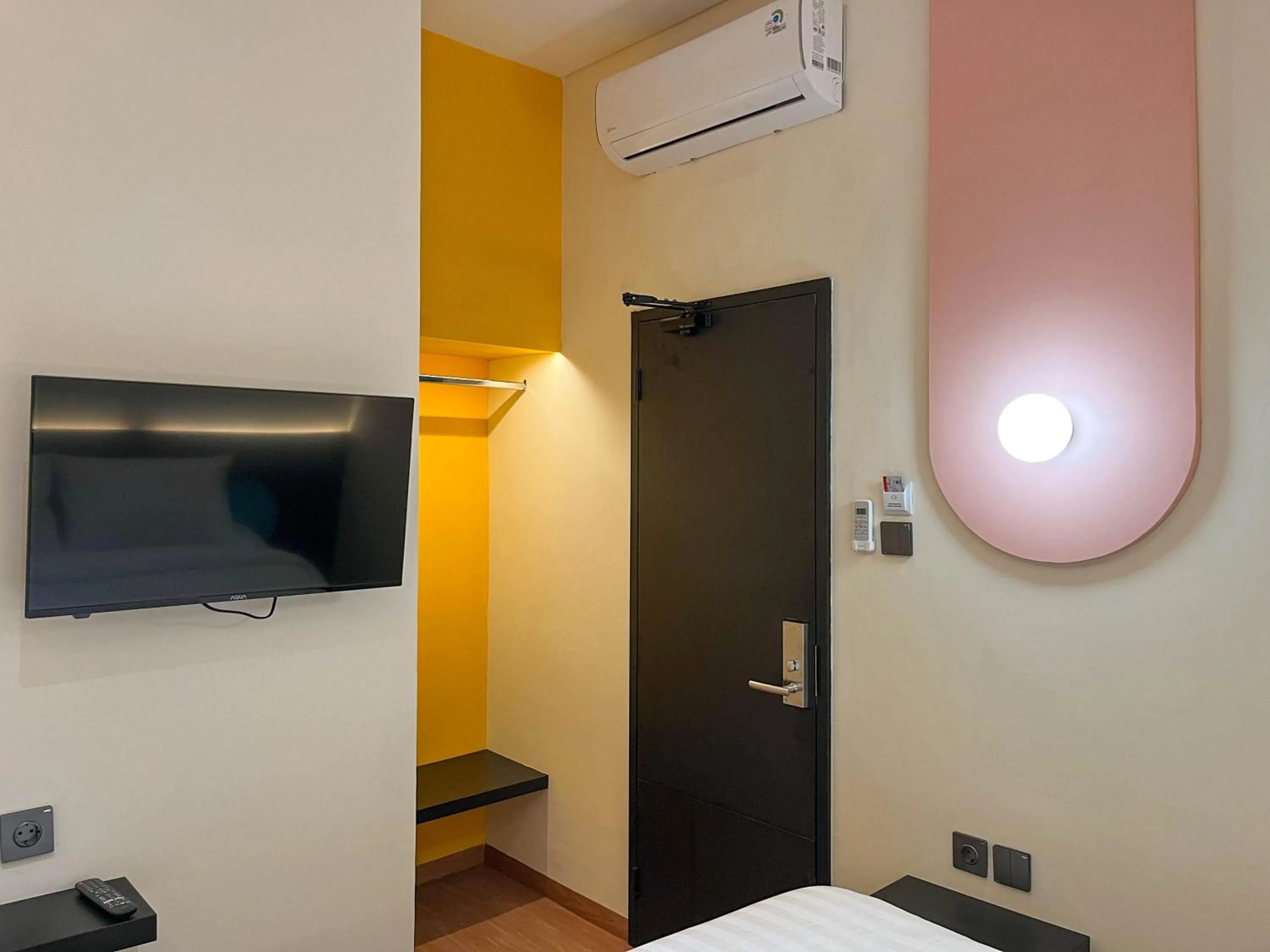 Bedroom, Bed in SANS Hotel Premiere Majapahit Semarang