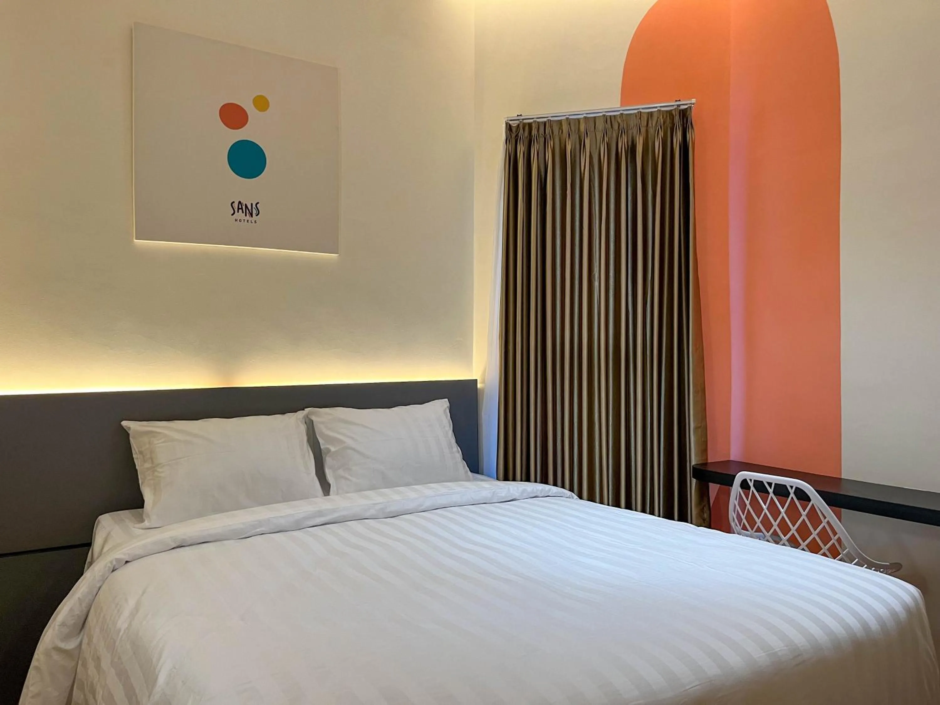 Bed in SANS Hotel Premiere Majapahit Semarang