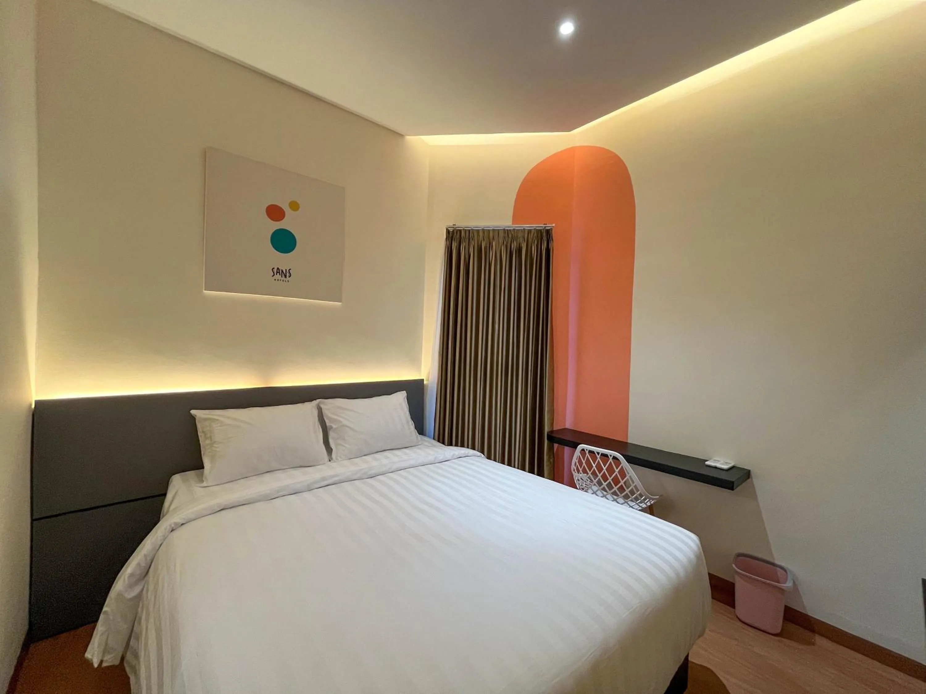 Bed in SANS Hotel Premiere Majapahit Semarang