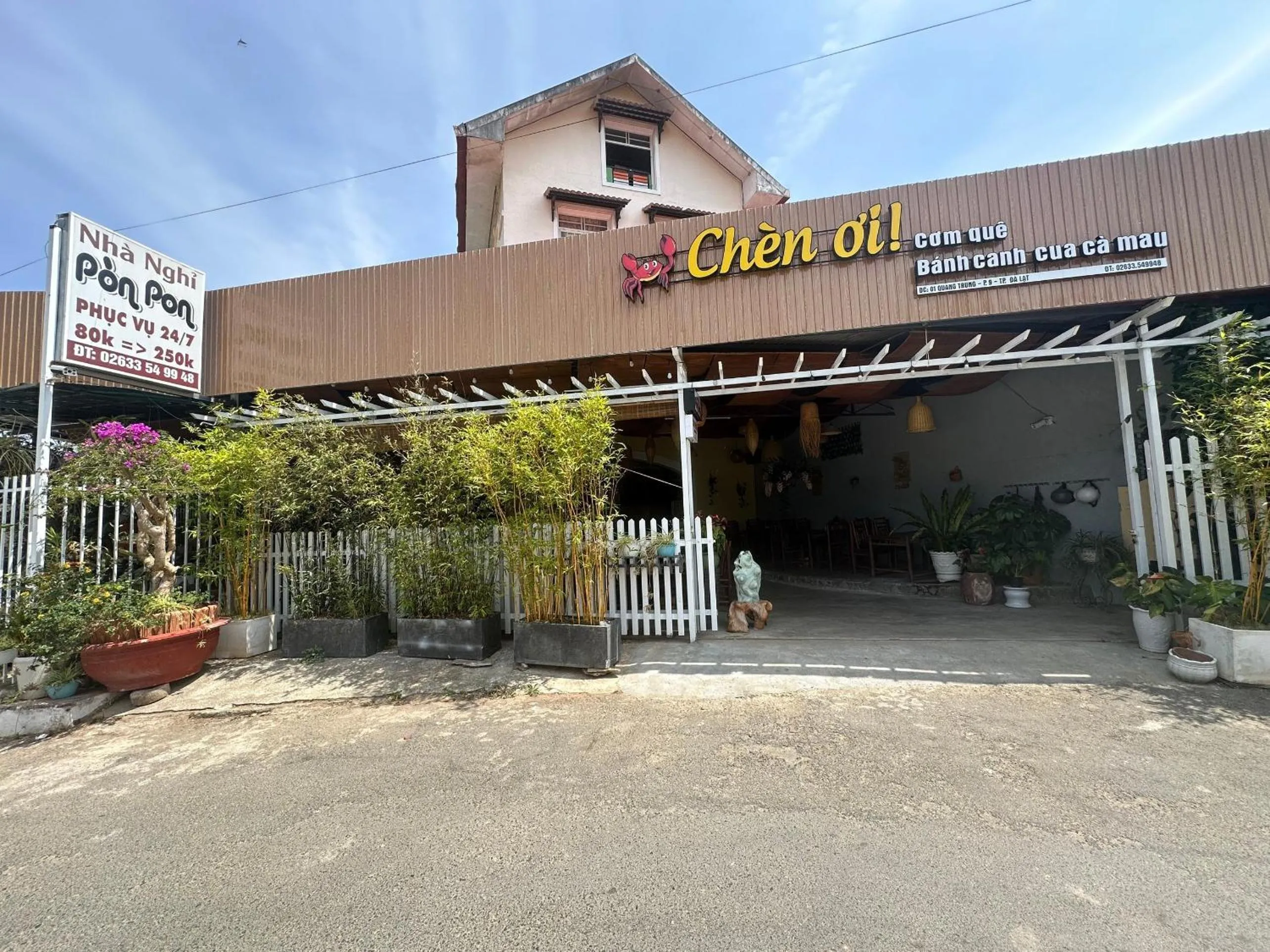 Facade/entrance in OYO 1232 Pòn Pon Hostel