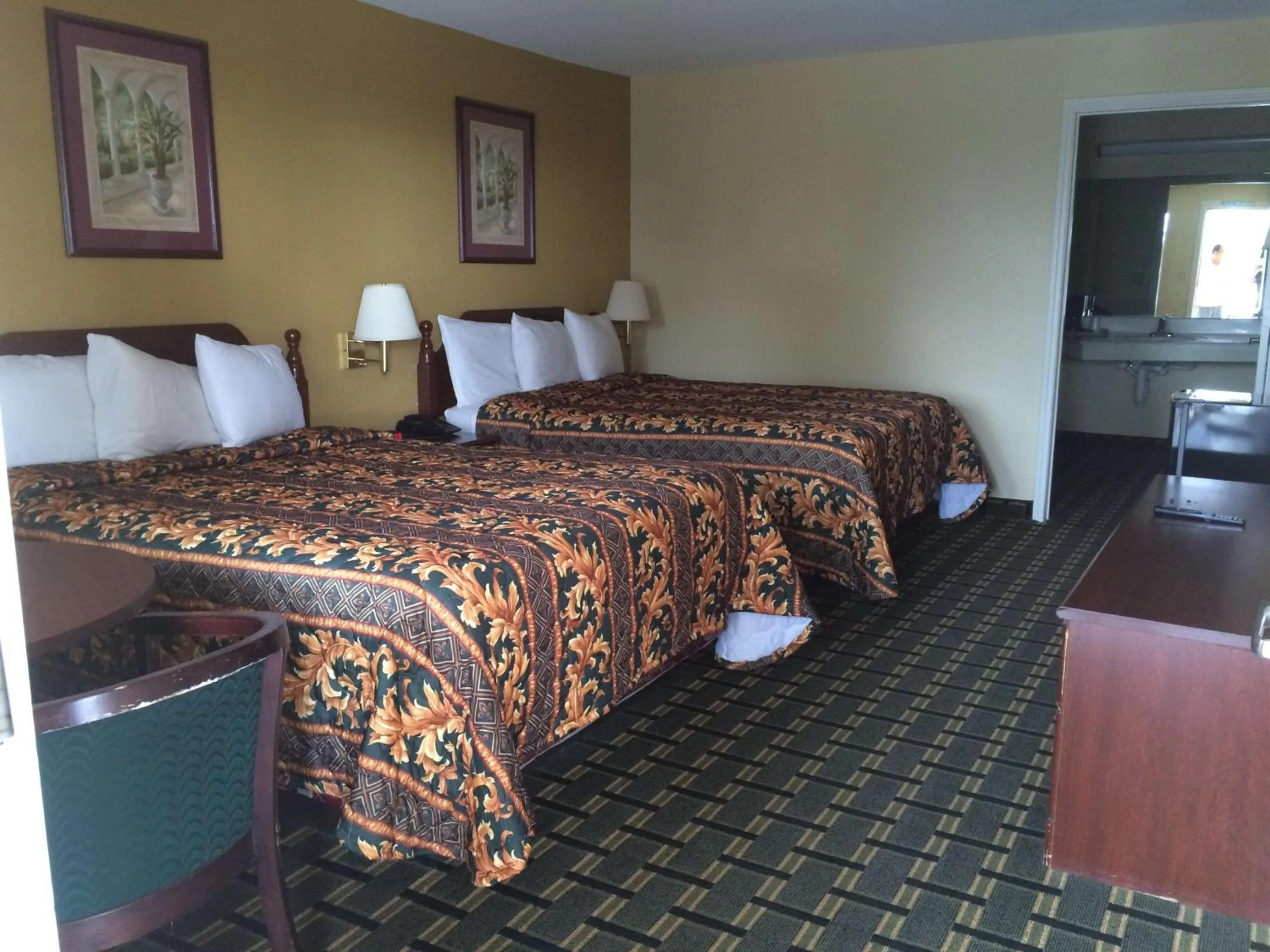Photo of the whole room, Bed in Executive Inn Schulenburg