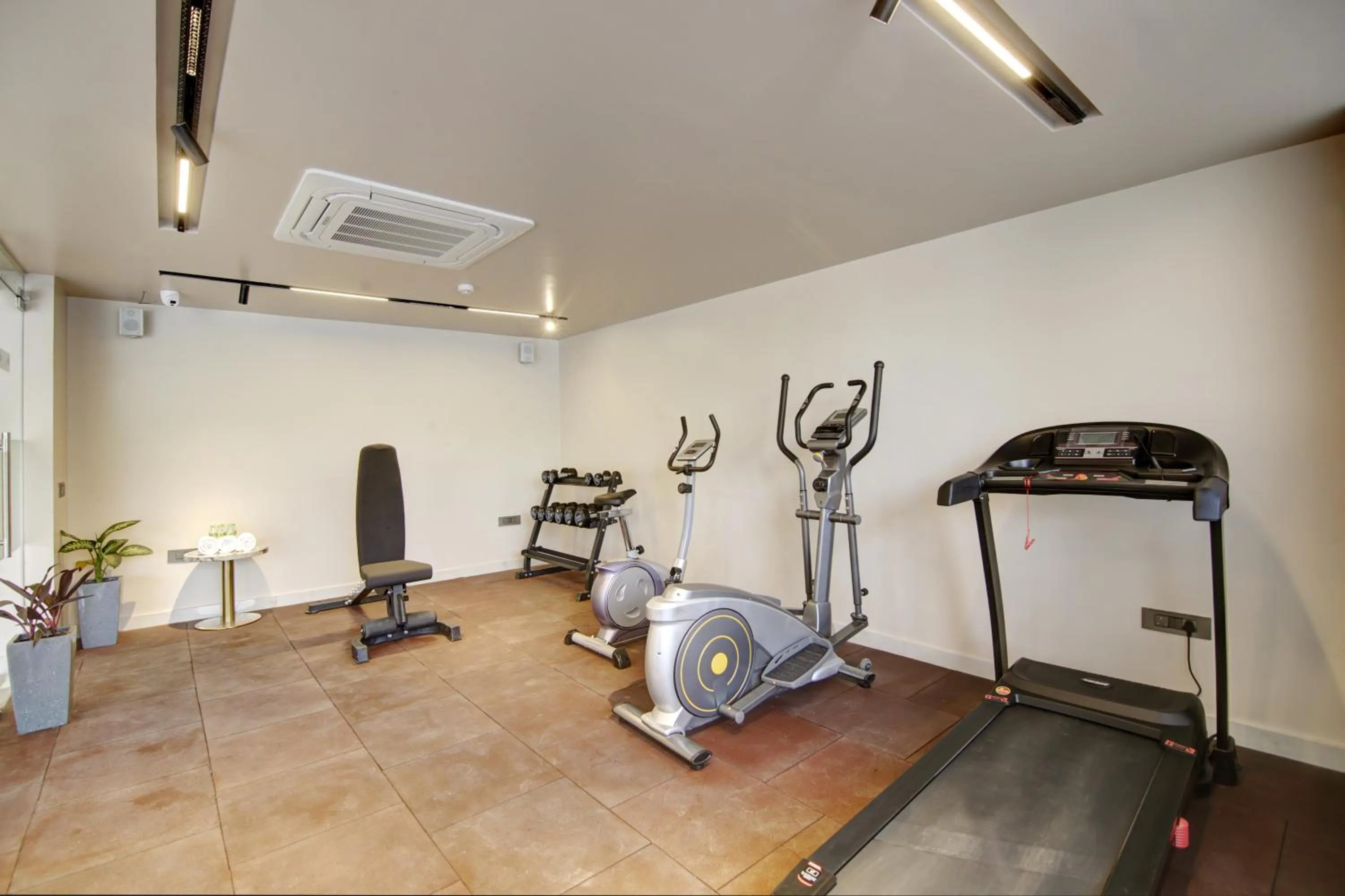 Fitness centre/facilities in Saltstayz Premier - Near Golf Course Road & Sector 57