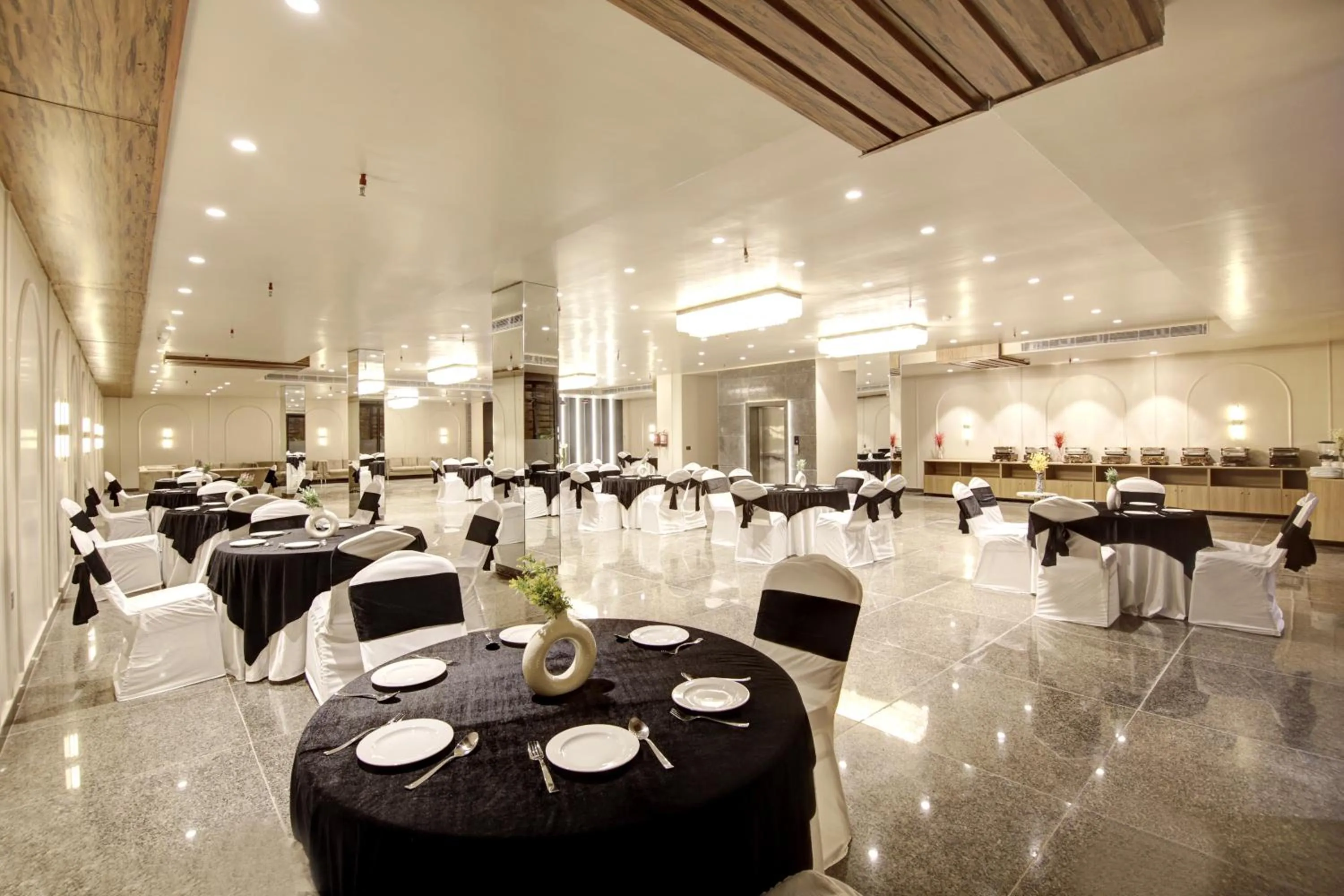 Banquet/Function facilities in Saltstayz Premier - Near Golf Course Road & Sector 57