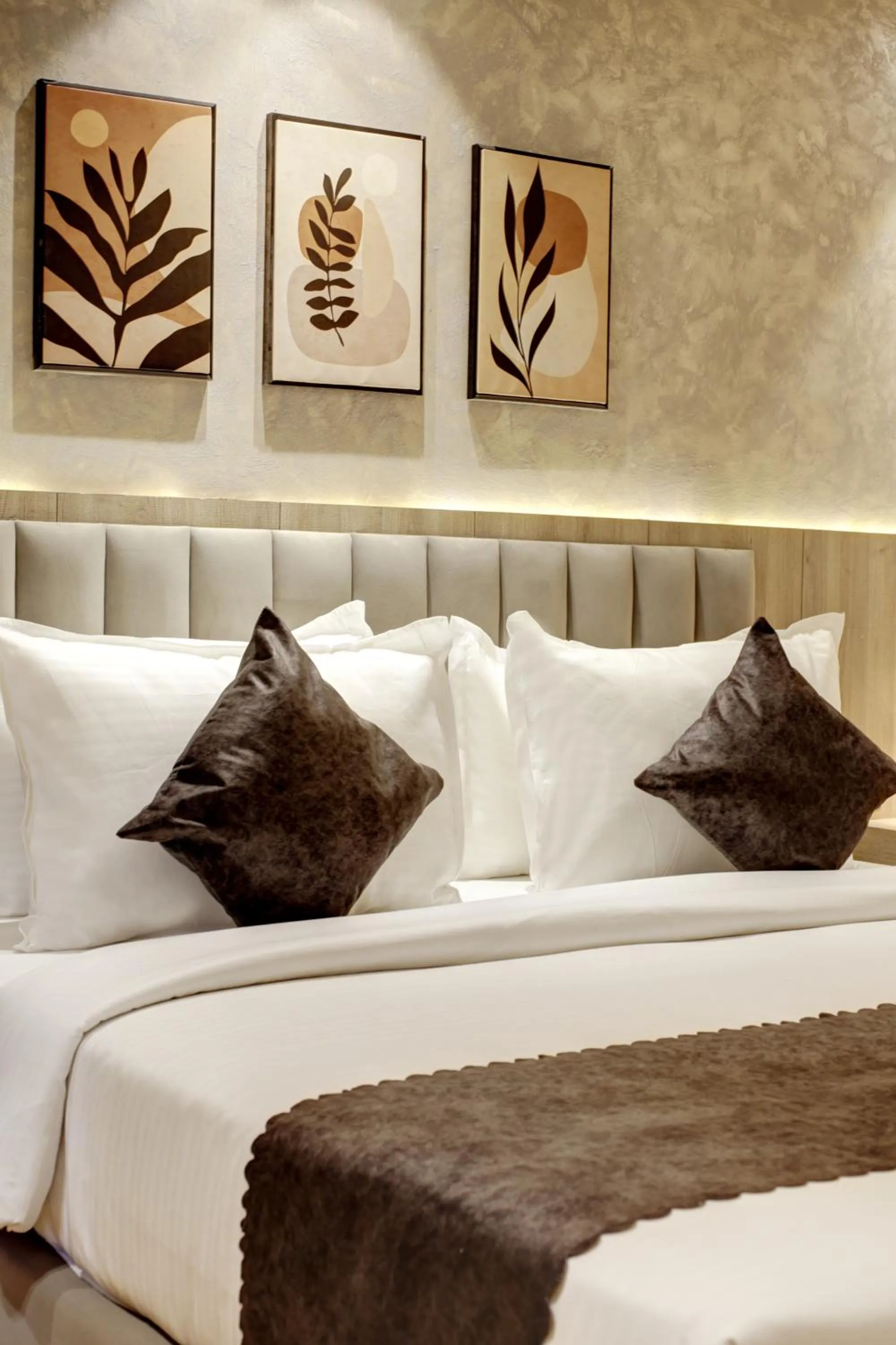 Bed in Saltstayz Premier - Near Golf Course Road & Sector 57