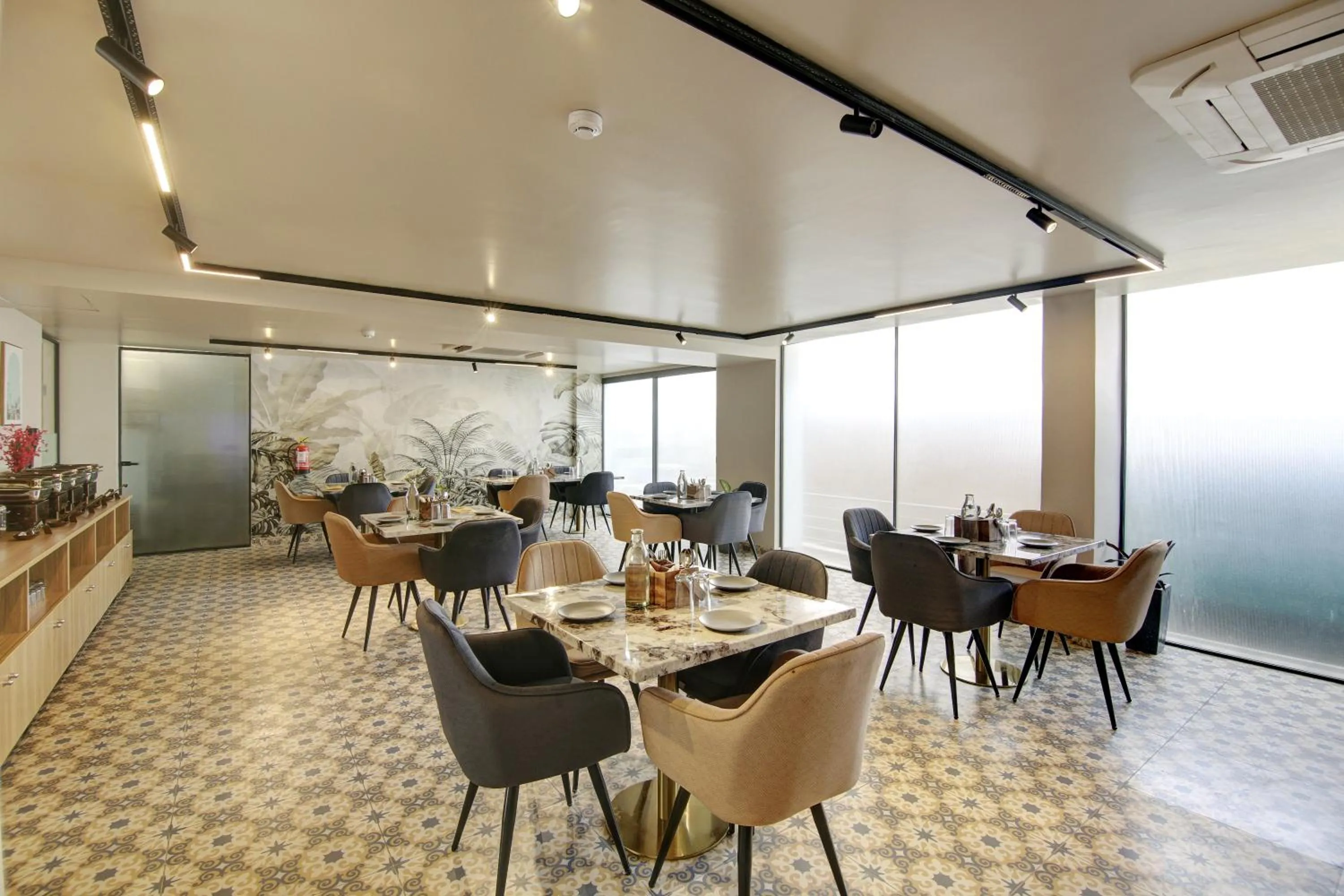 Restaurant/places to eat in Saltstayz Premier - Near Golf Course Road & Sector 57