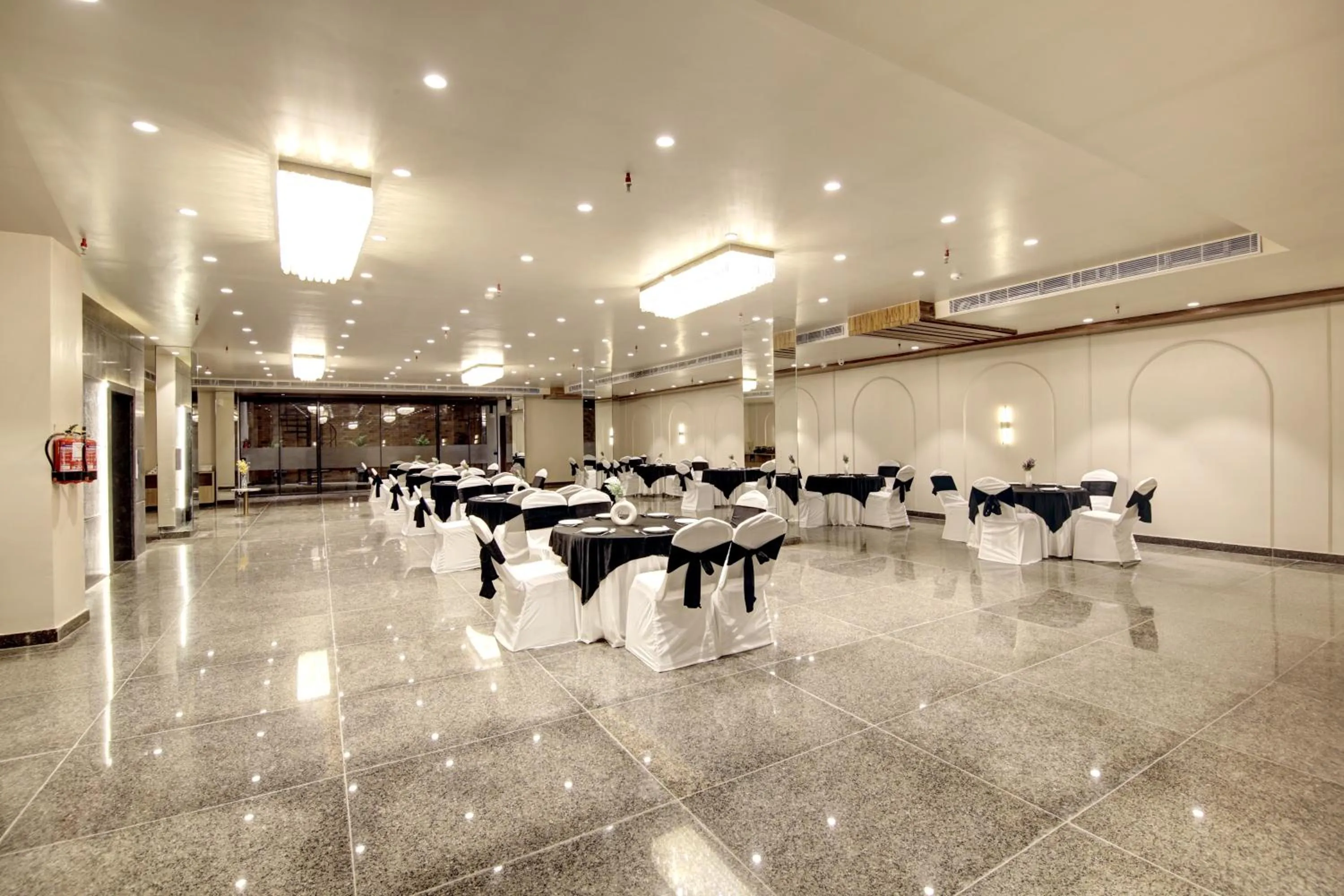 Banquet/Function facilities in Saltstayz Premier - Near Golf Course Road & Sector 57