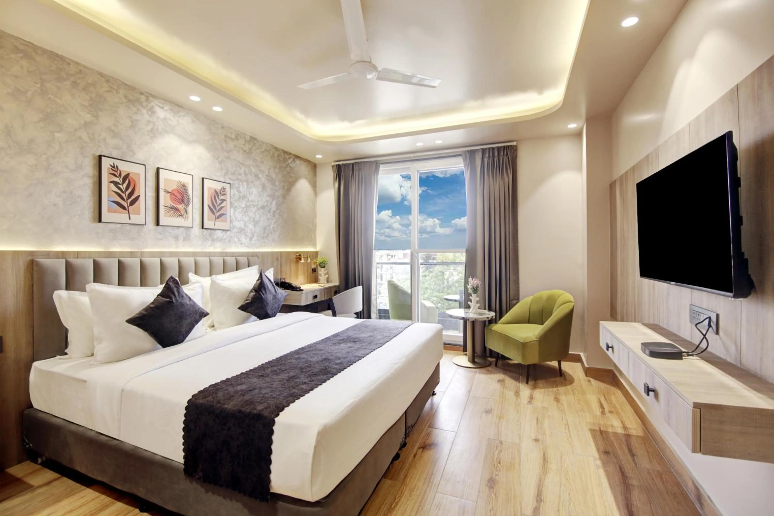 Communal lounge/ TV room, Bed in Saltstayz Premier - Near Golf Course Road & Sector 57