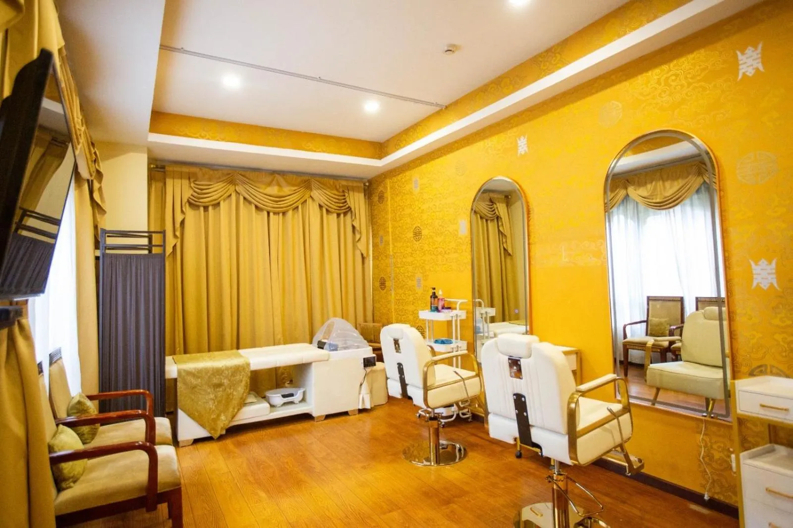 hair dresser in 33 Soksoom Centre for Well-Being & Happinesss - Boutique Hotel