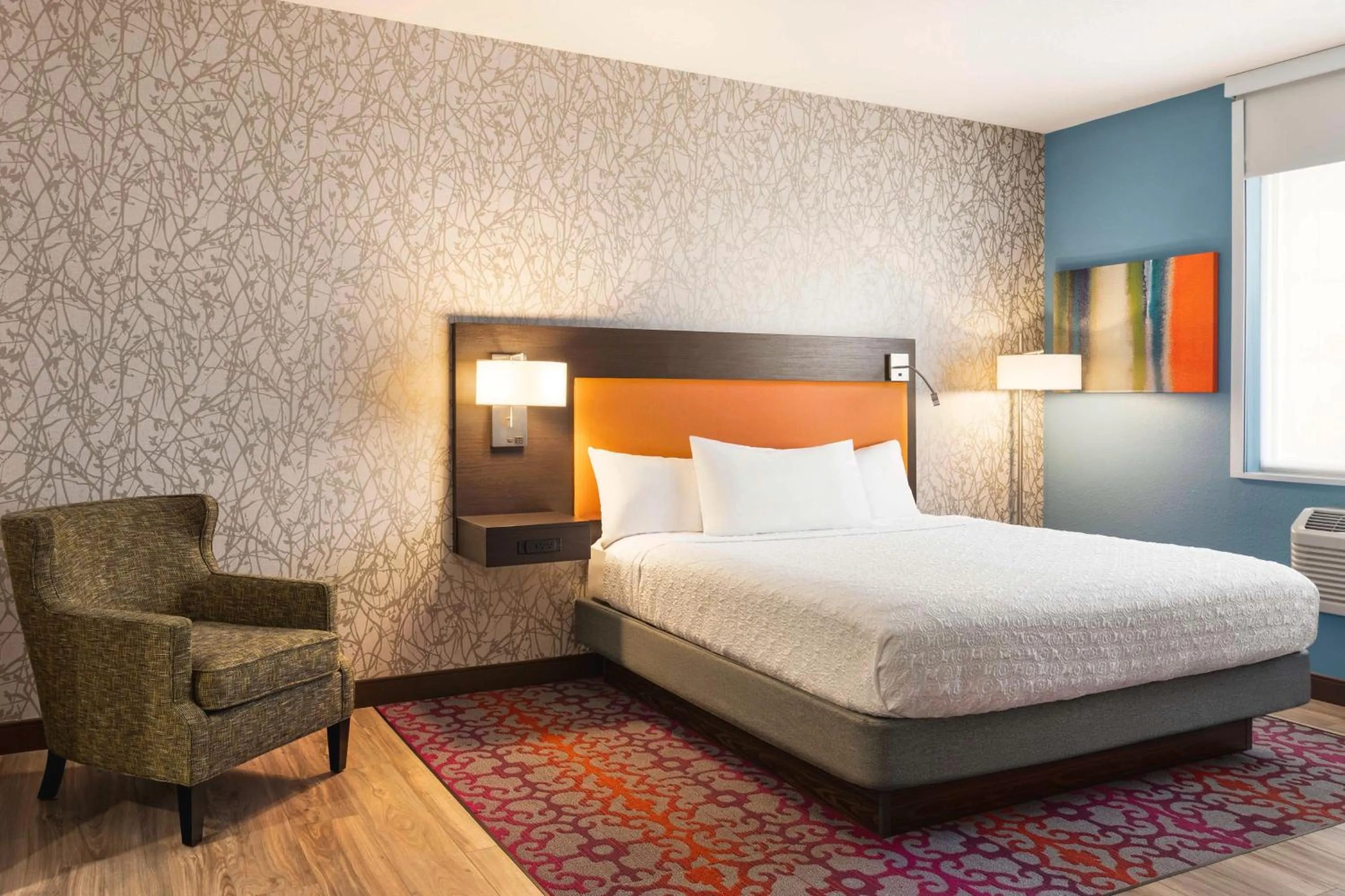 Bed in Home2 Suites by Hilton Albuquerque Downtown/University