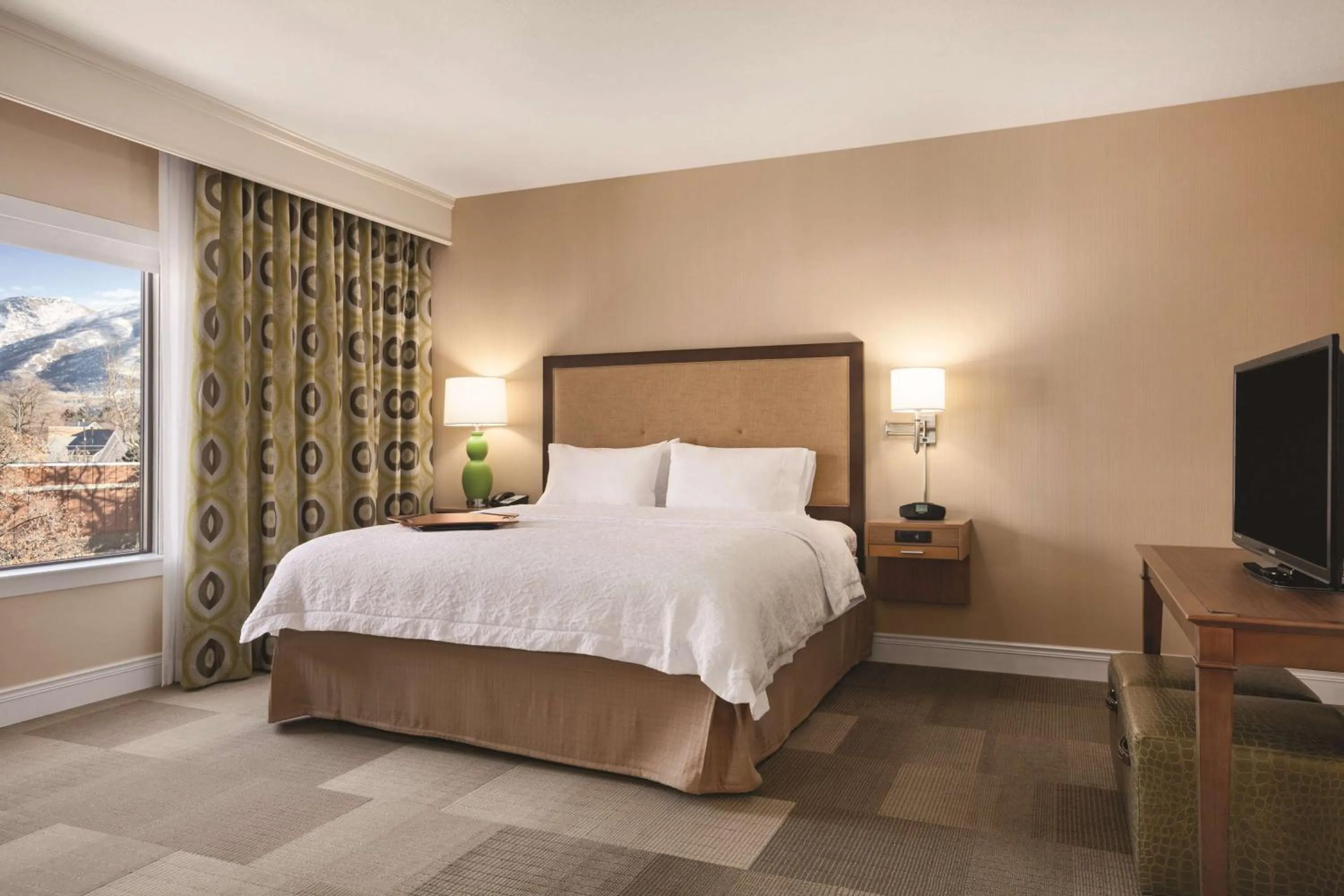 Bed in Hampton Inn Brigham City