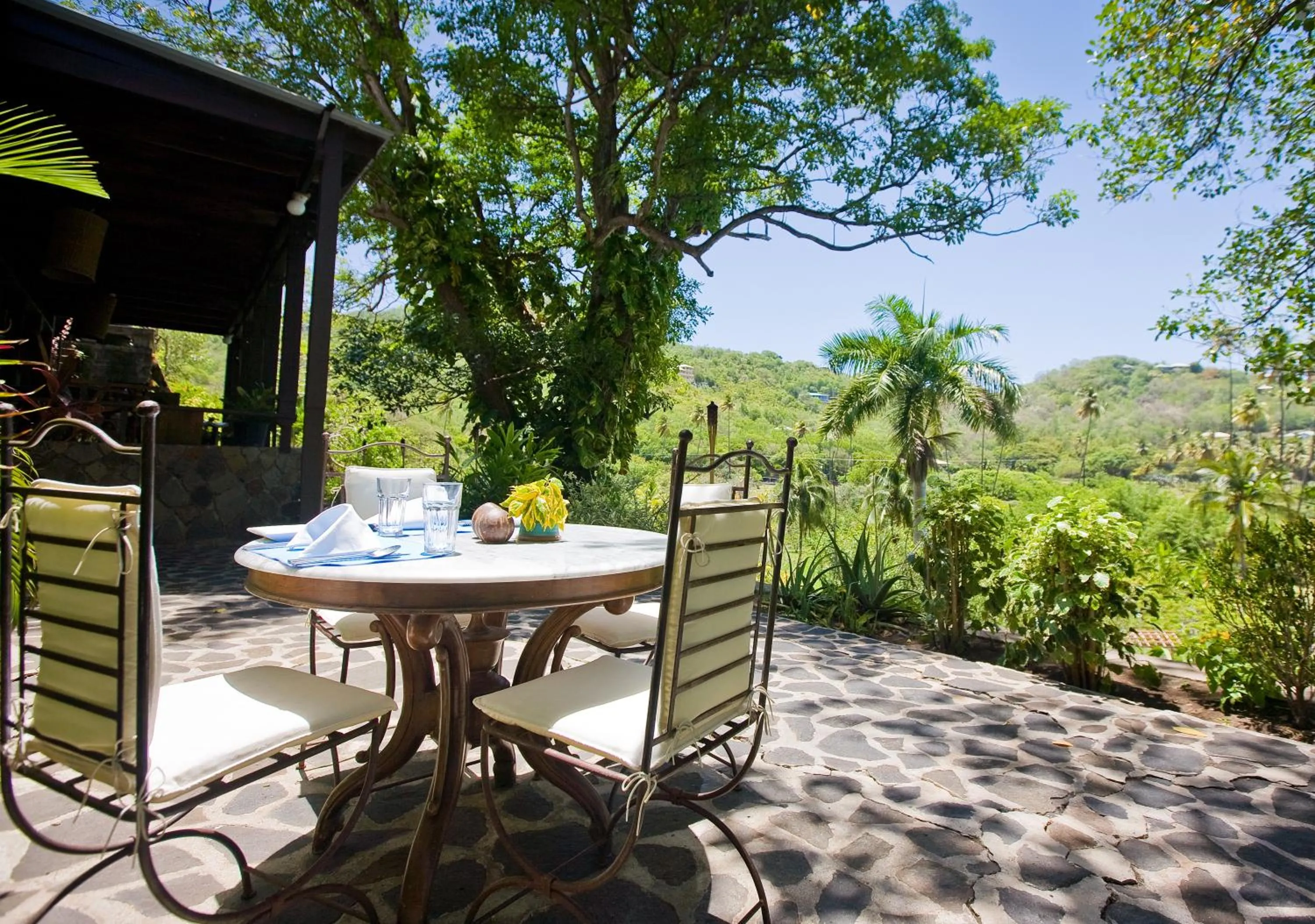 Restaurant/places to eat in Firefly Estate Bequia