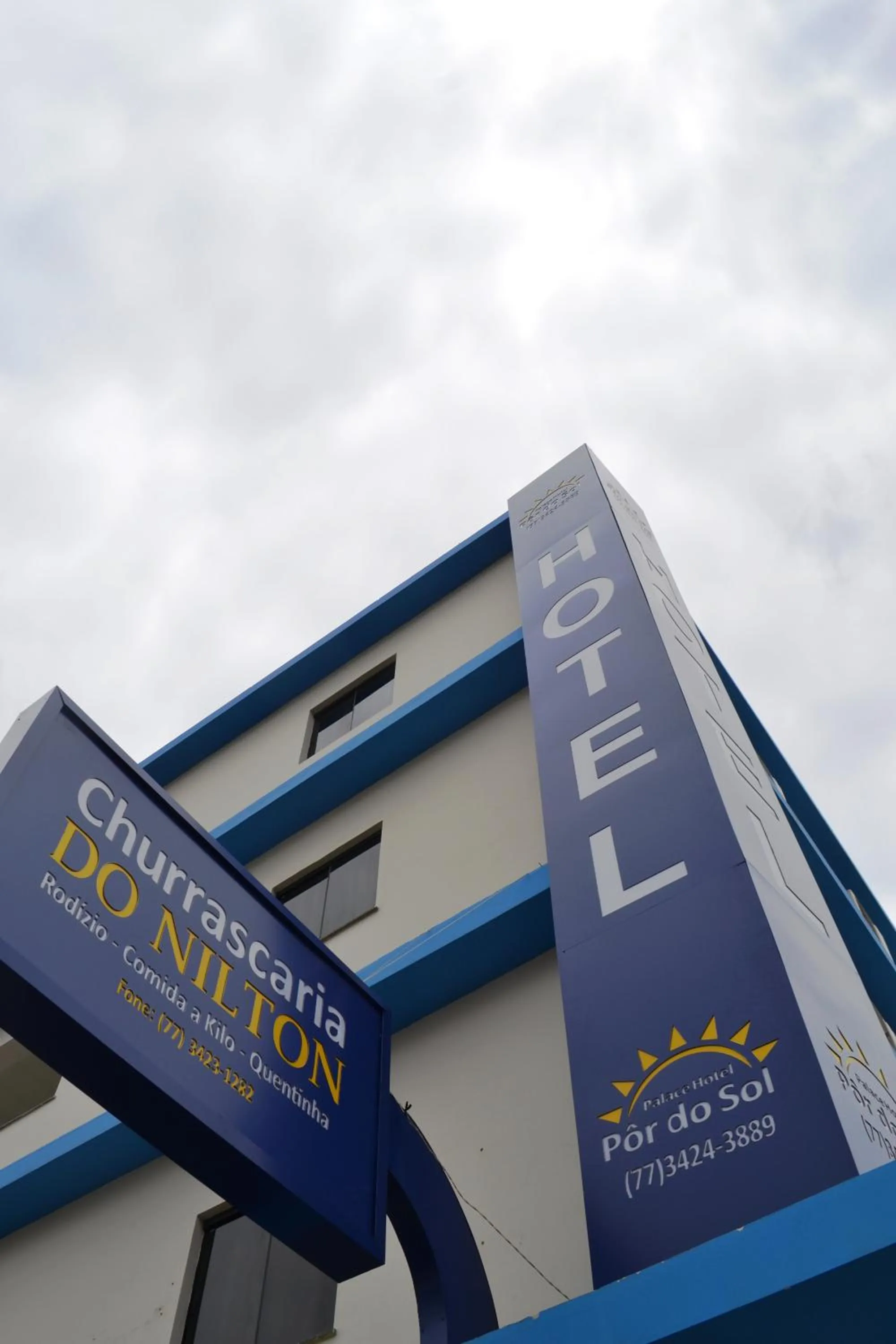 Facade/entrance in Palace Hotel Pôr do Sol