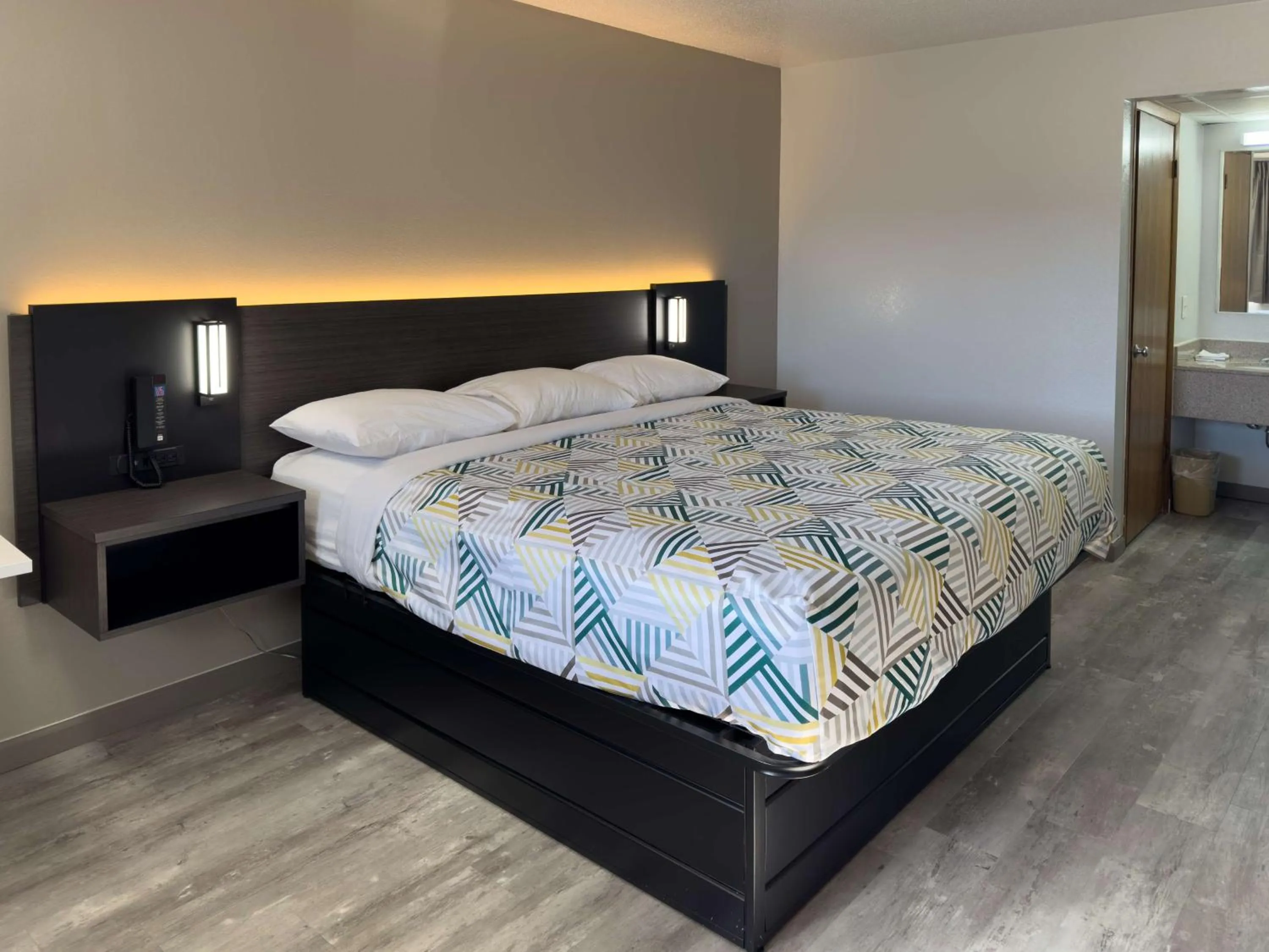 Bedroom, Bed in Motel 6-Dyersburg, TN