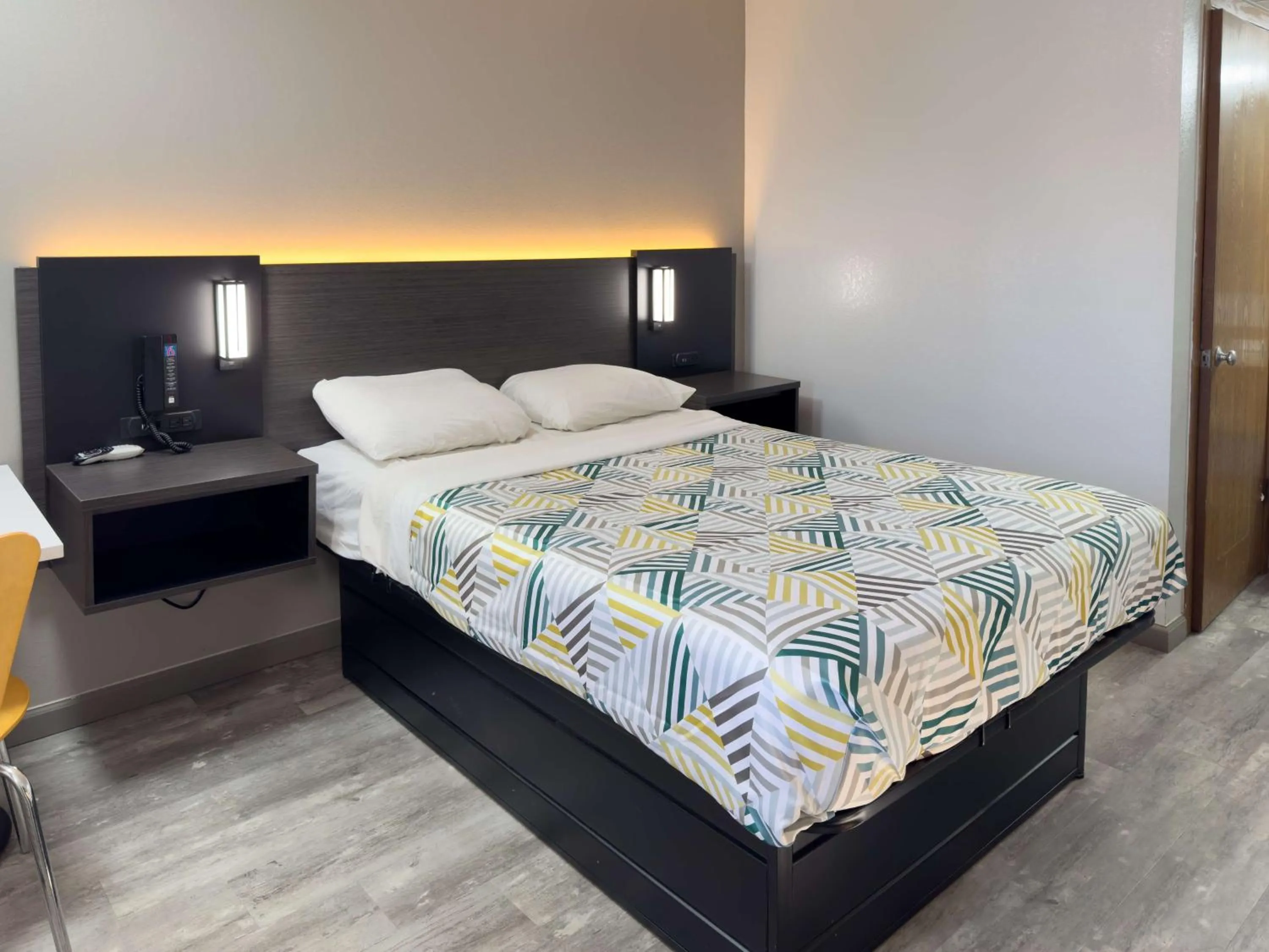 Bedroom, Bed in Motel 6-Dyersburg, TN