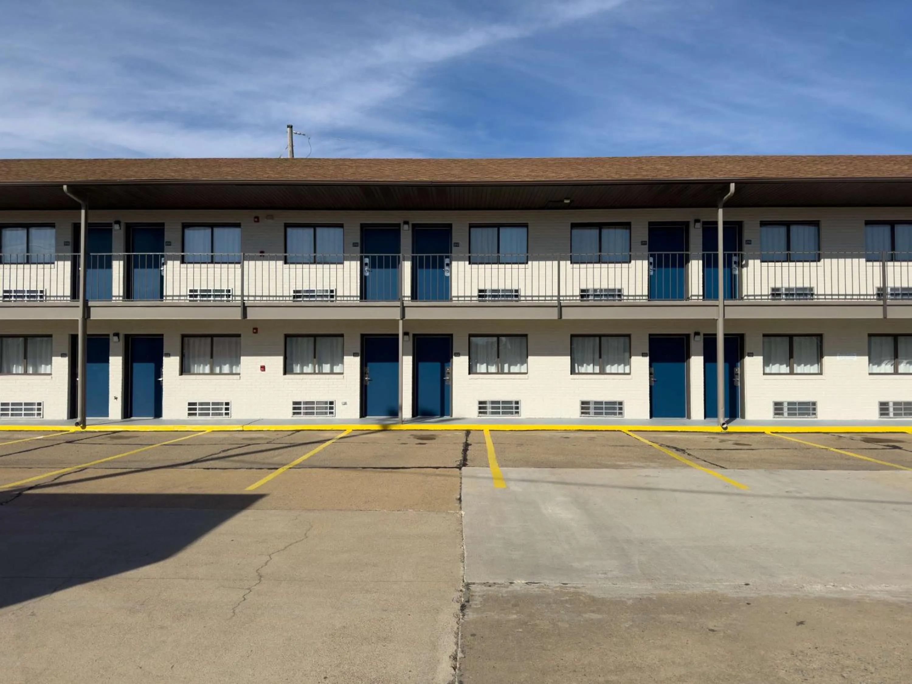 Property building in Motel 6-Dyersburg, TN