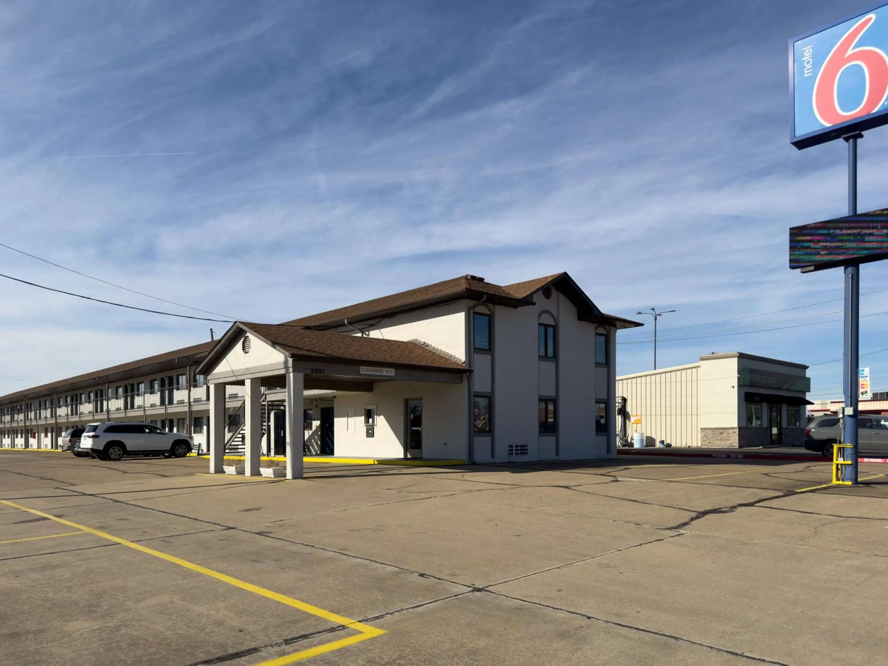 Property building in Motel 6-Dyersburg, TN