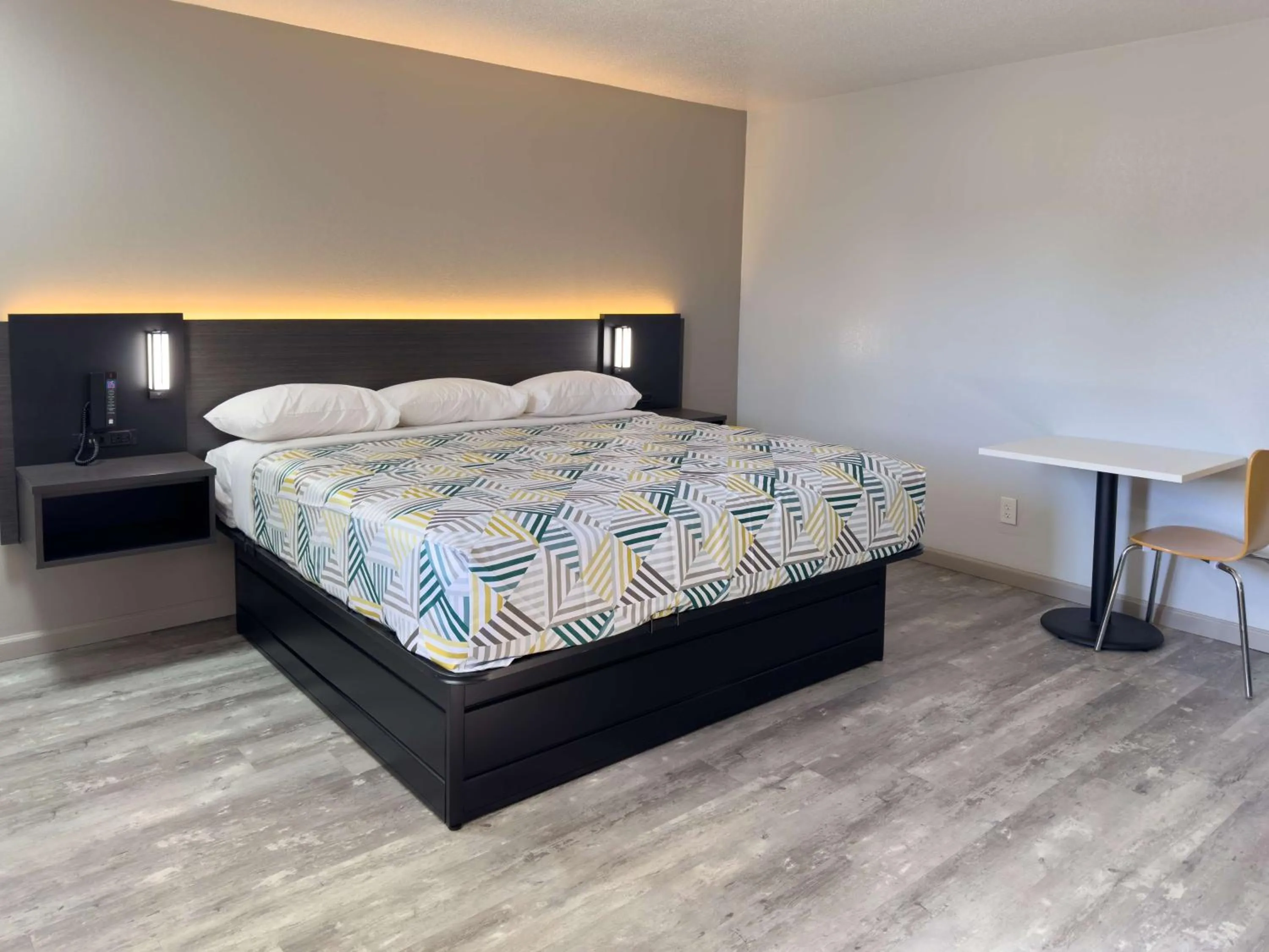 Bedroom, Bed in Motel 6-Dyersburg, TN