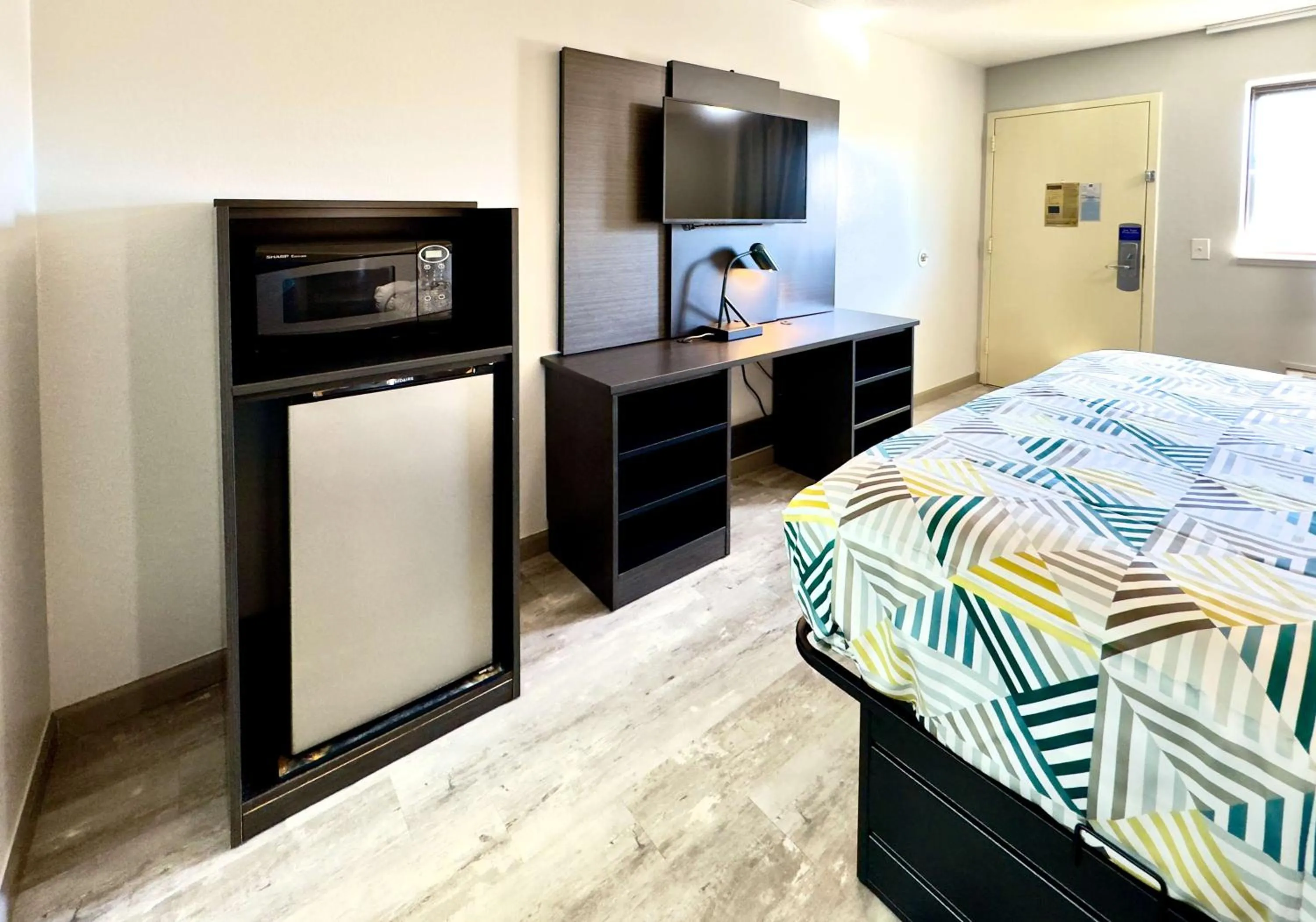 King Room - Non-Smoking in Motel 6-Dyersburg, TN