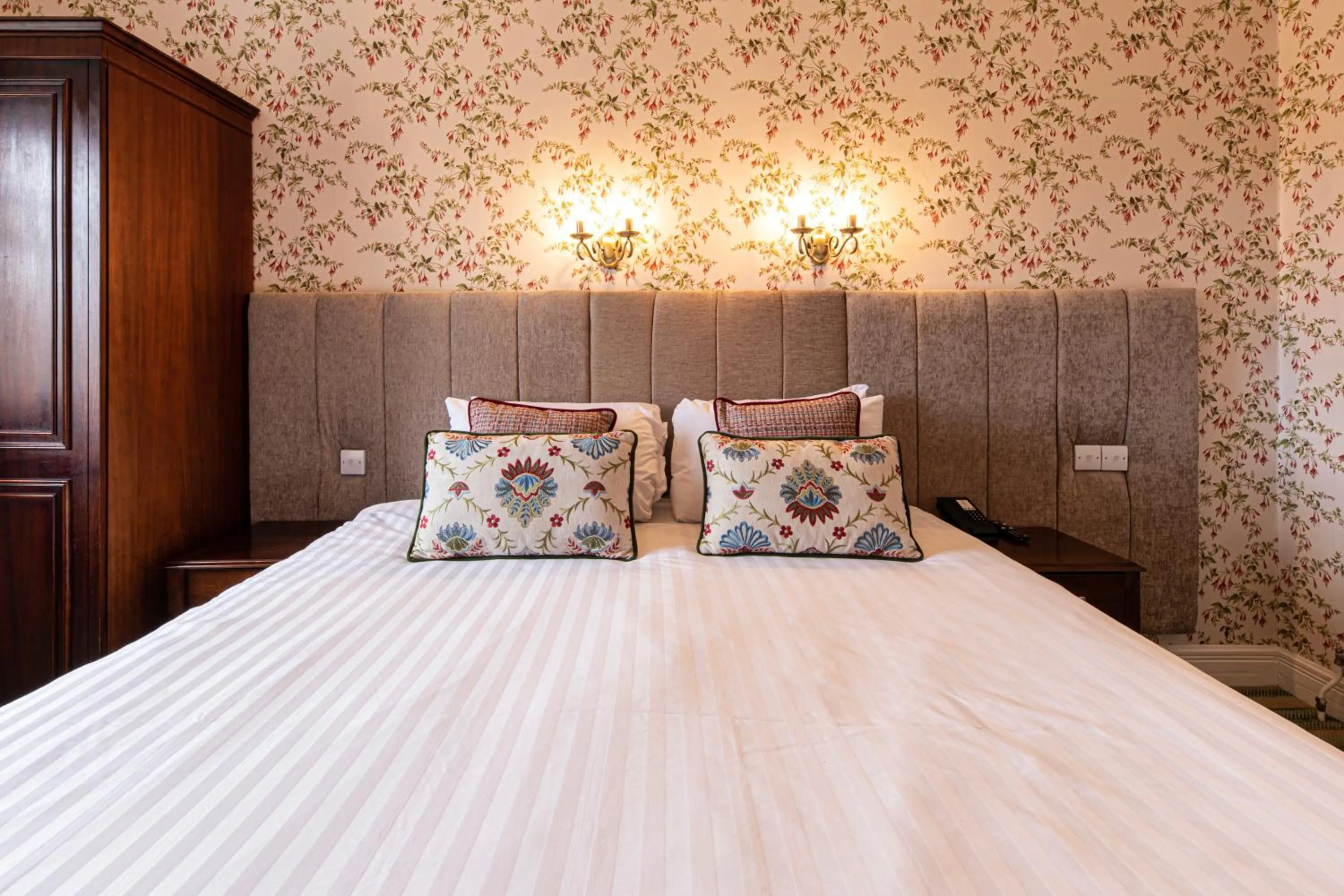 Bedroom, Bed in The Atholl Palace