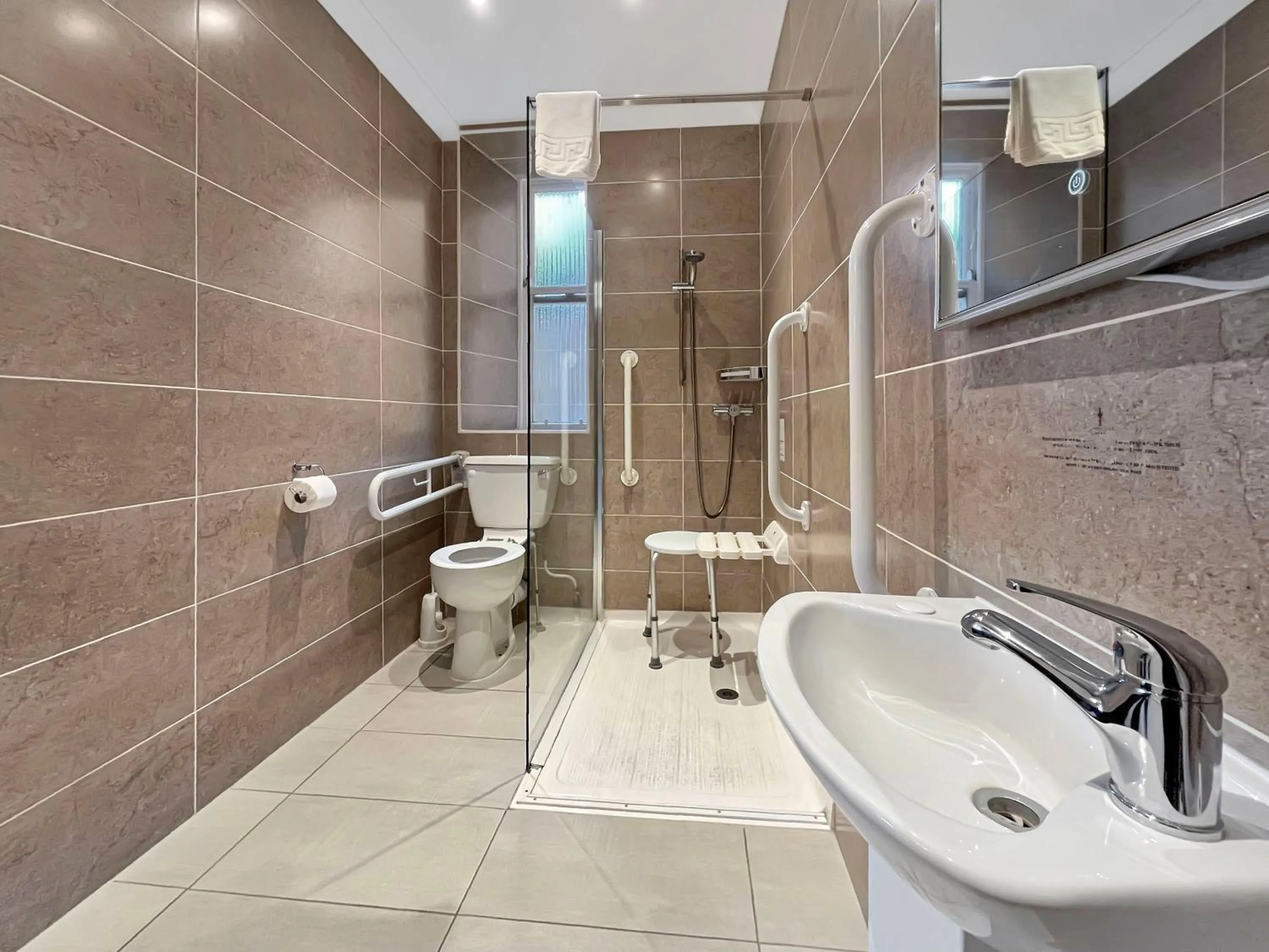 Shower in The Atholl Palace