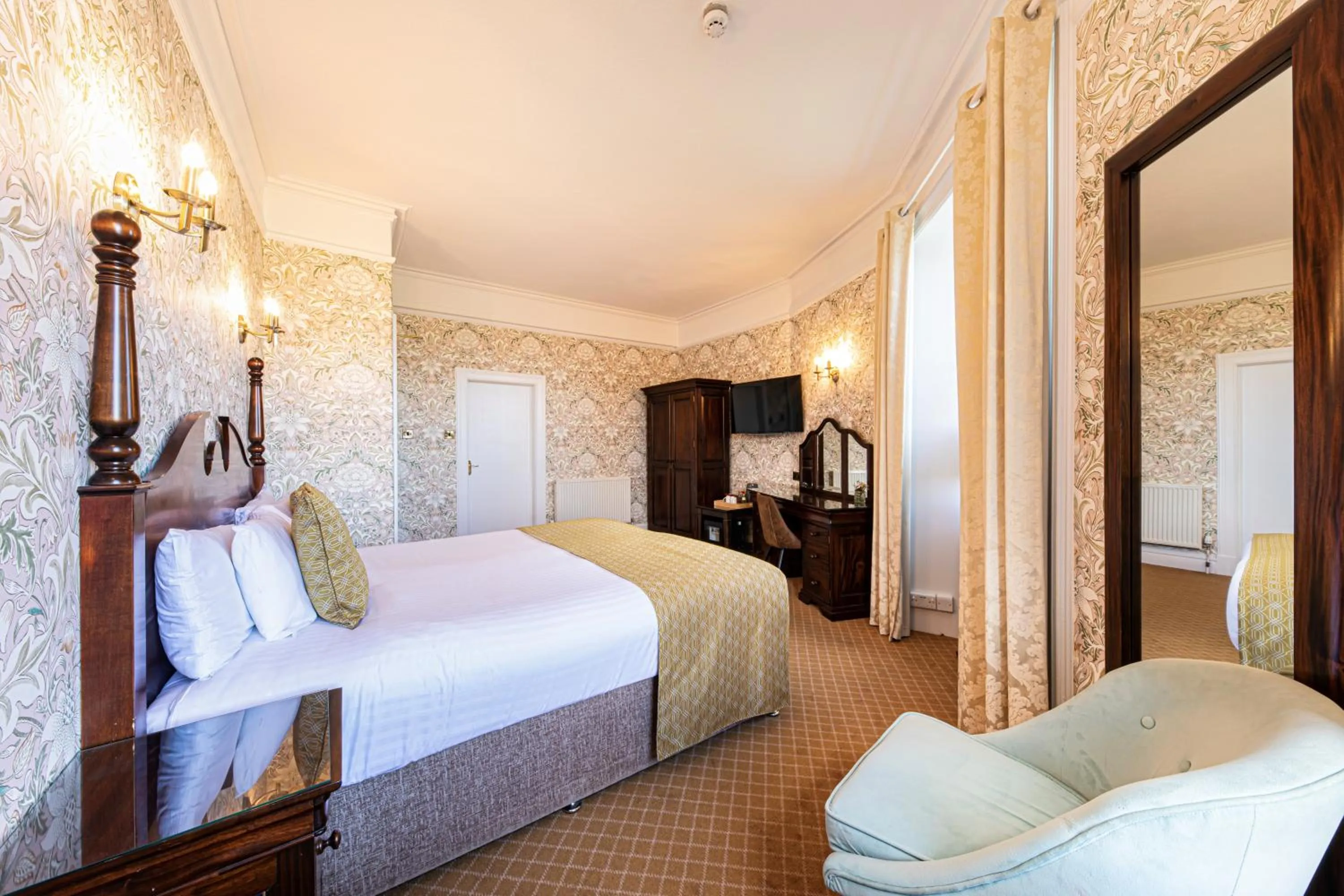 Bedroom, Bed in The Atholl Palace