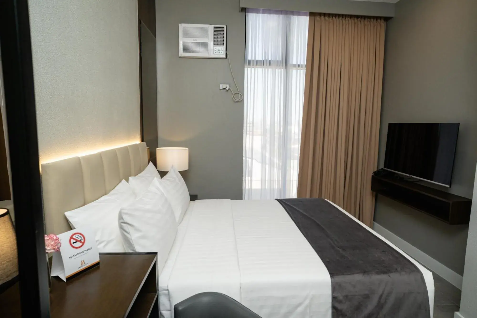 Deluxe Room in Amber Hotel - Cebu Deluxe Room in Amber Hotel - Cebu