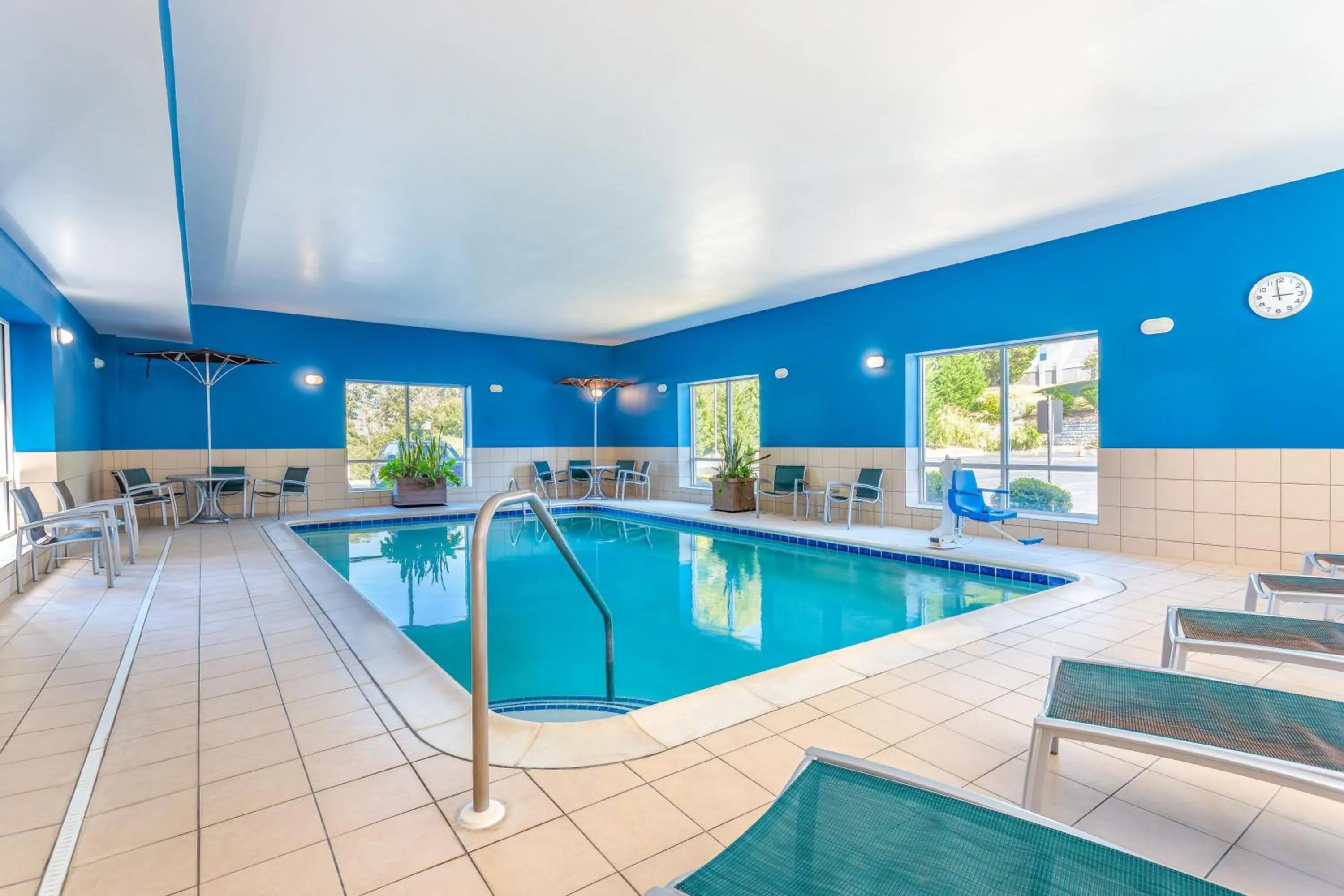 Pool view in Hampton Inn and Suites Parkersburg Downtown