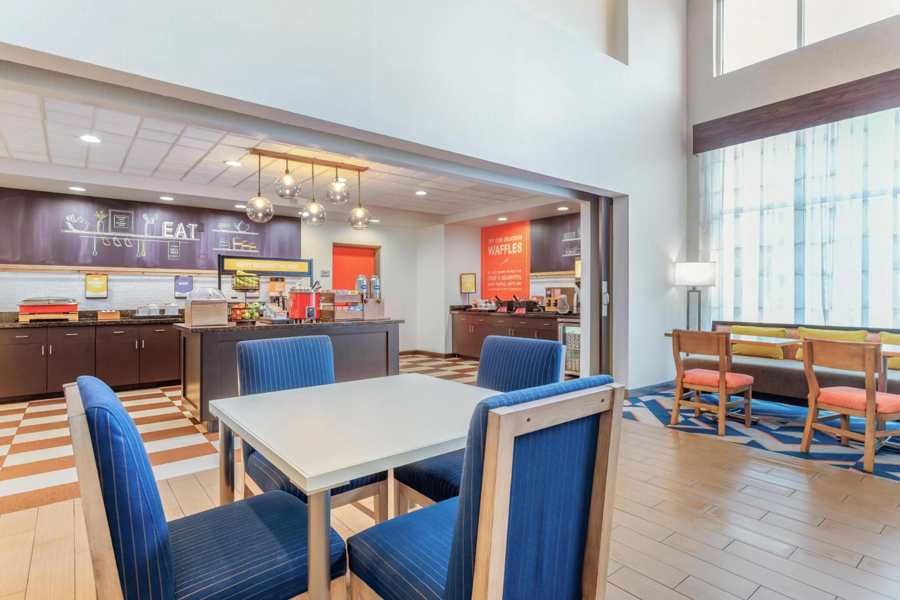 Breakfast in Hampton Inn and Suites Parkersburg Downtown