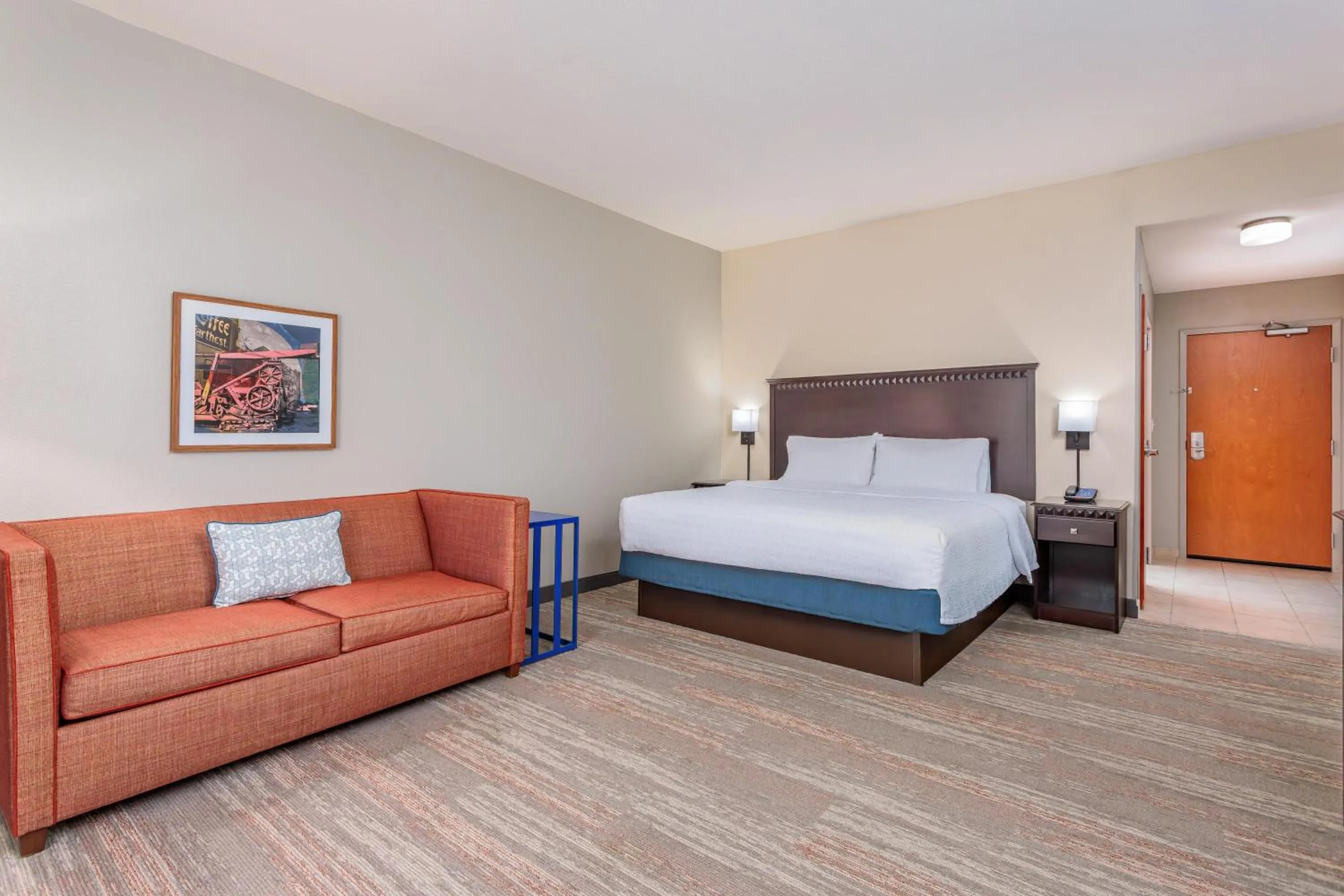 Living room, Bed in Hampton Inn and Suites Parkersburg Downtown