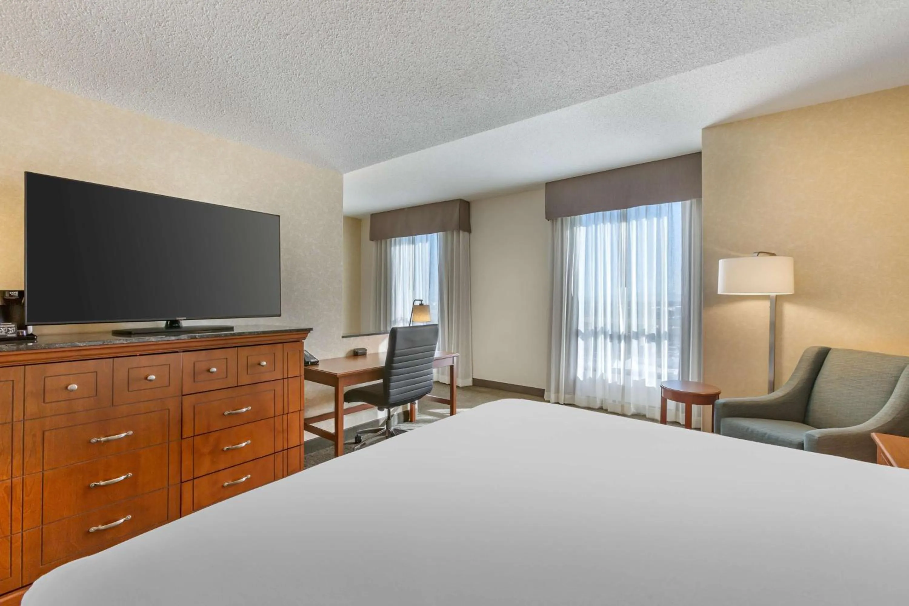 Bedroom, Bed in Drury Plaza Hotel Phoenix Tempe