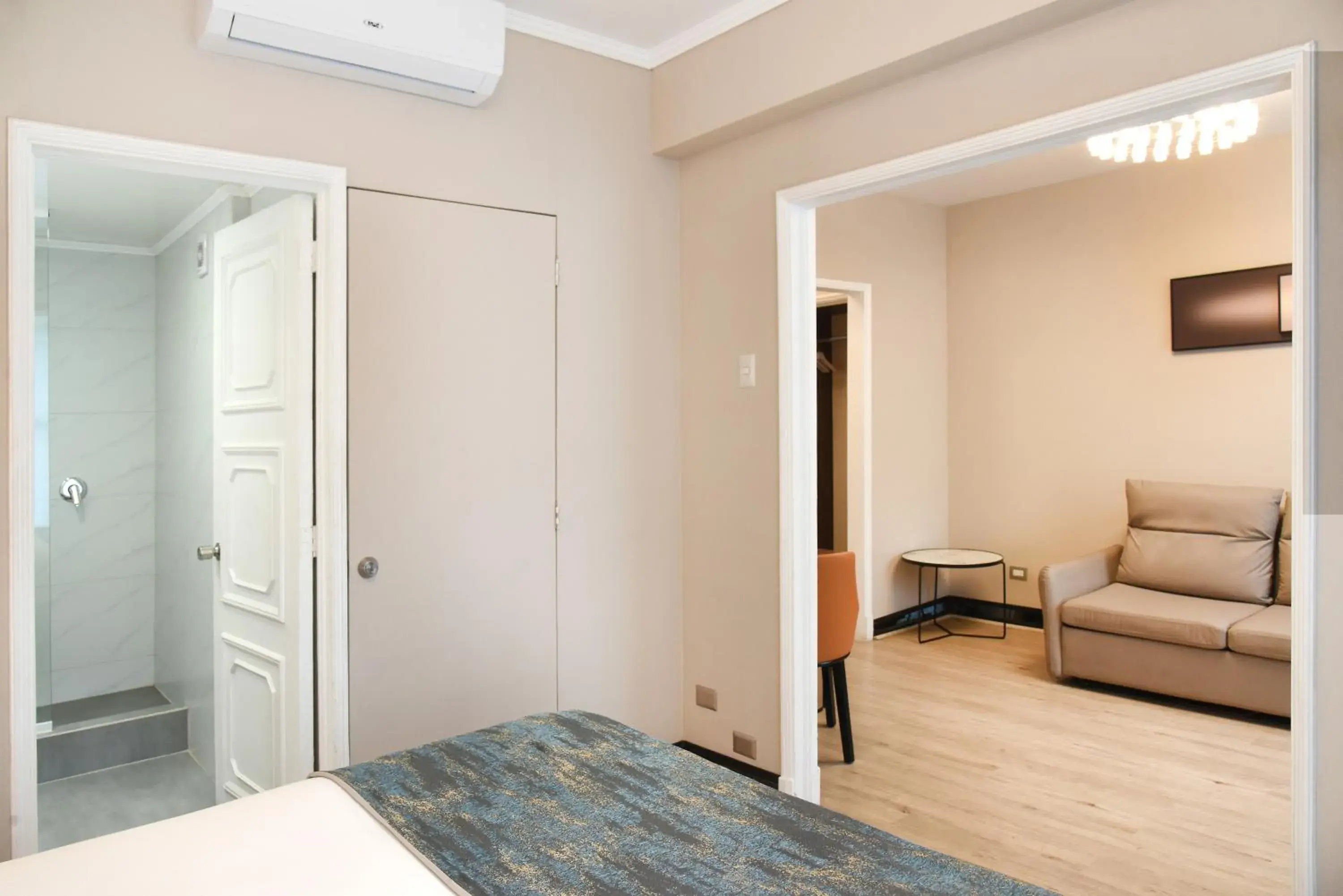 Deluxe King Room in Hotel HW EXPRESS Deluxe King Room in Hotel HW EXPRESS