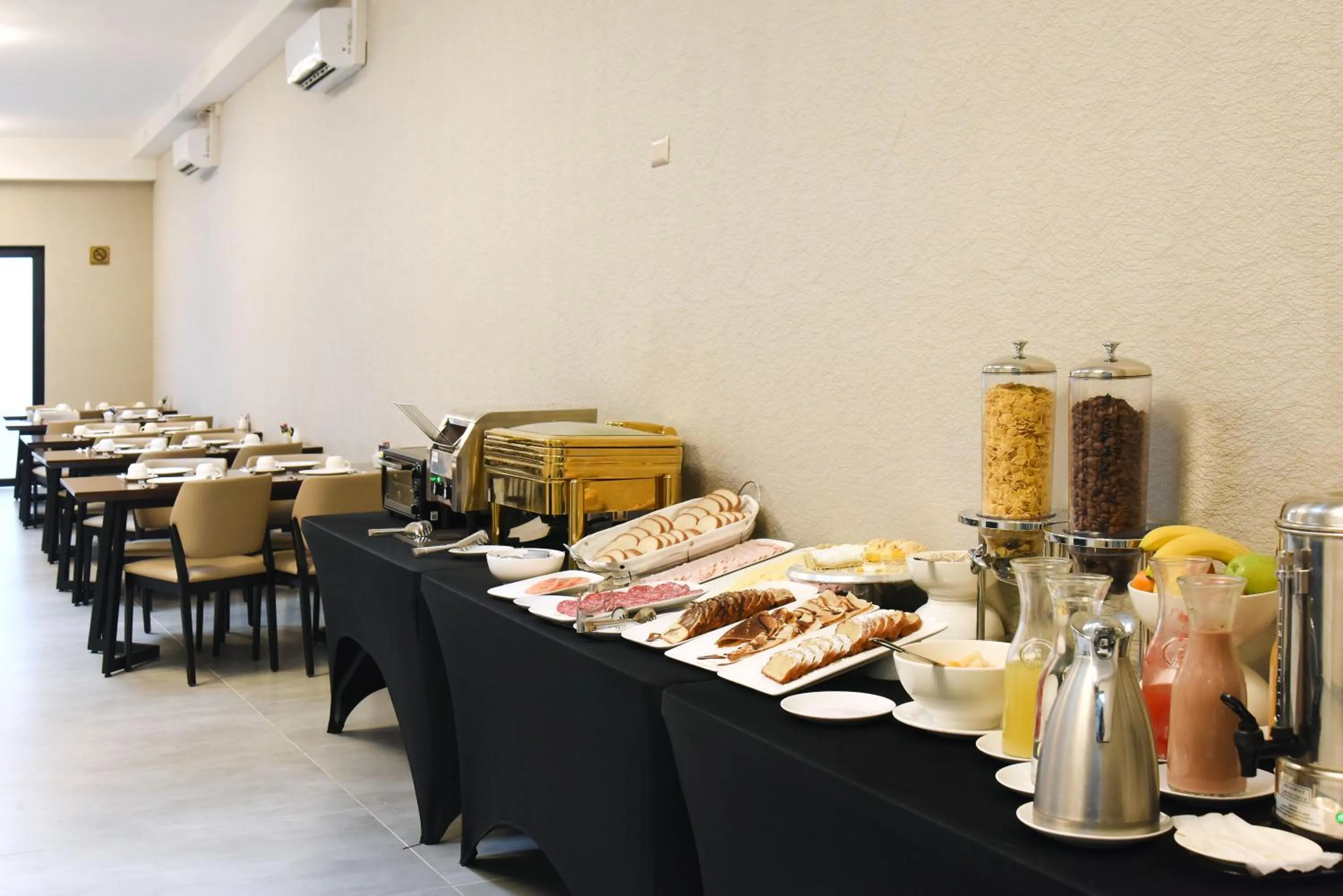 Buffet breakfast in Hotel HW EXPRESS