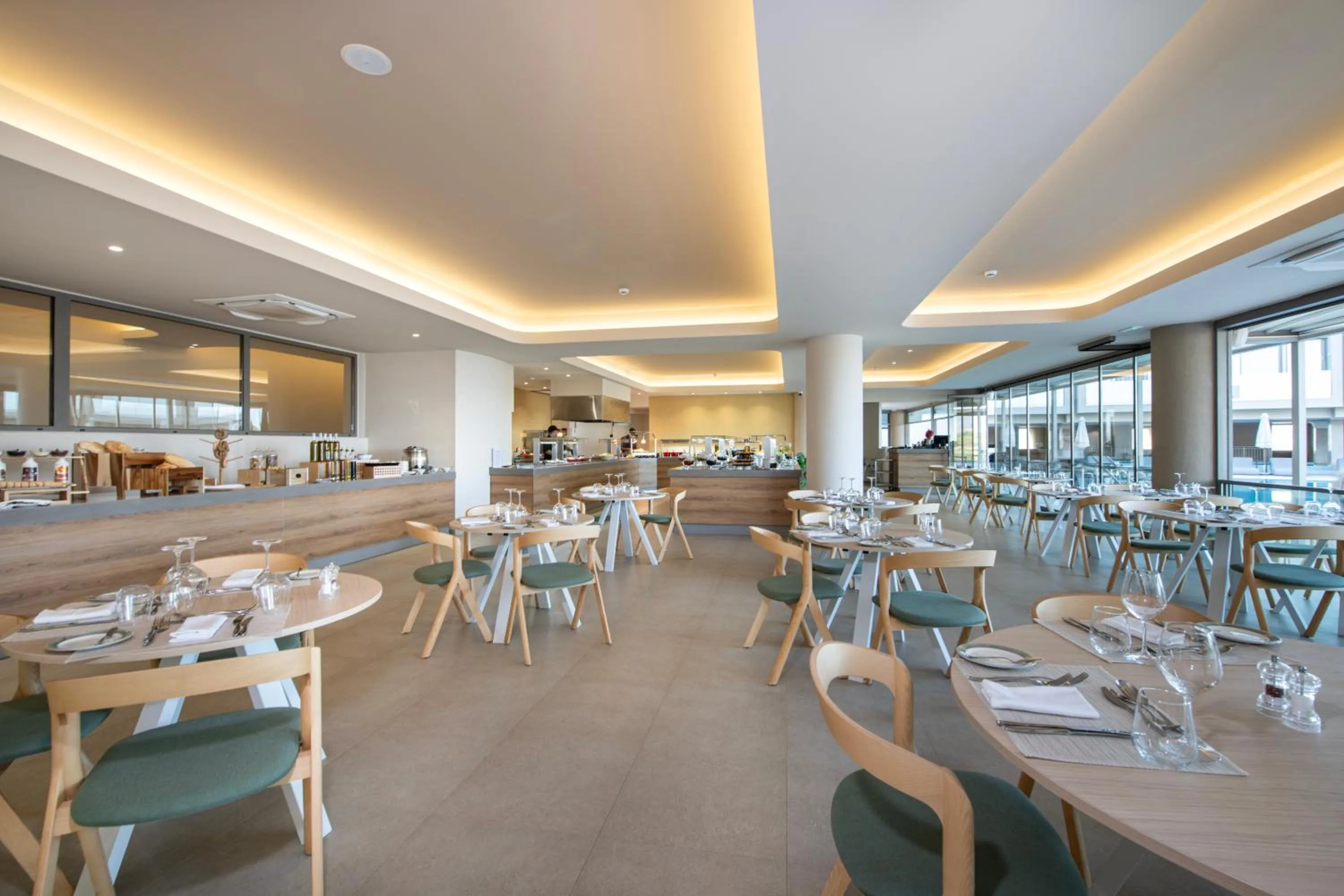 Restaurant/places to eat in Ventale Island Breeze Resort