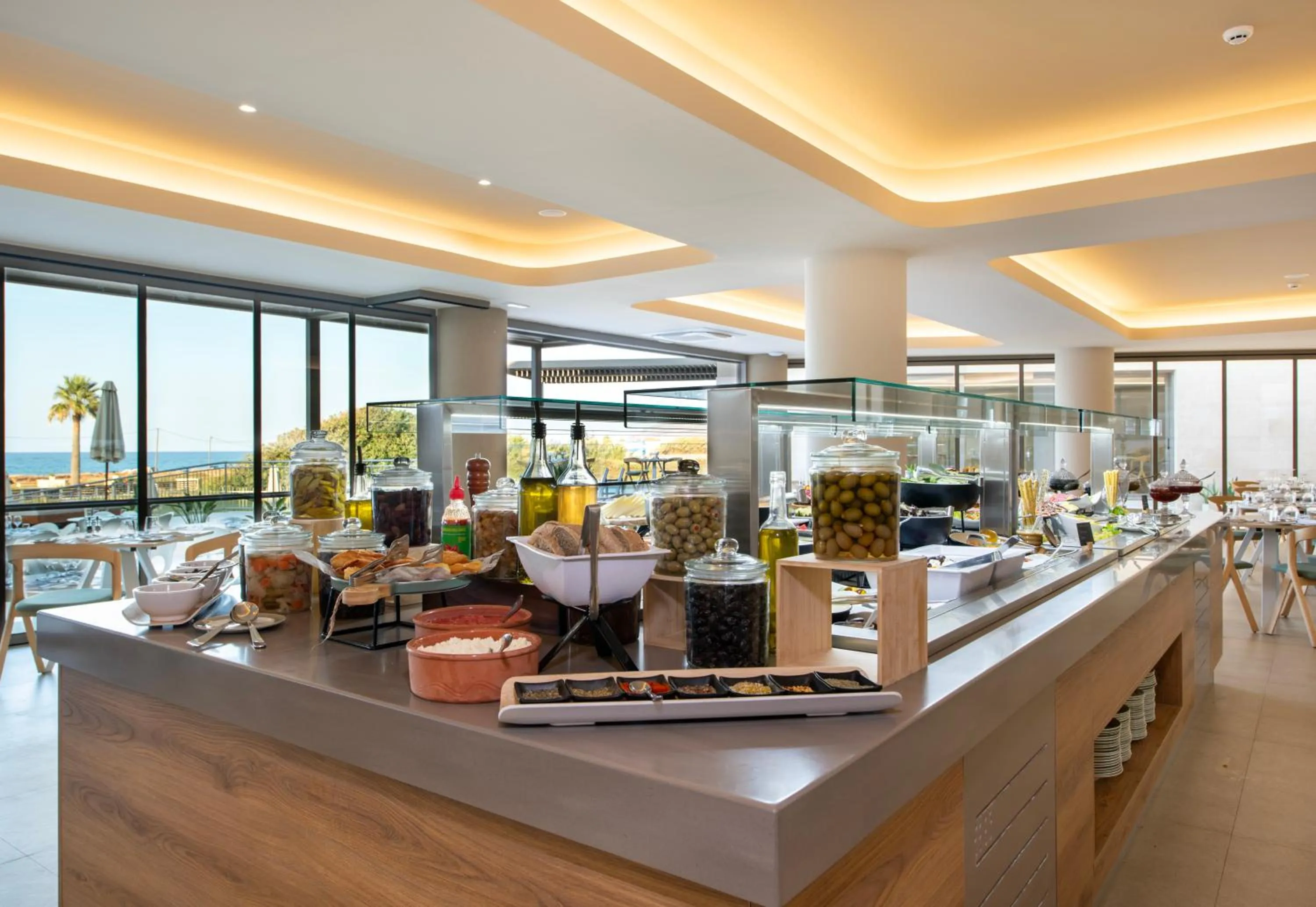 Restaurant/places to eat in Ventale Island Breeze Resort