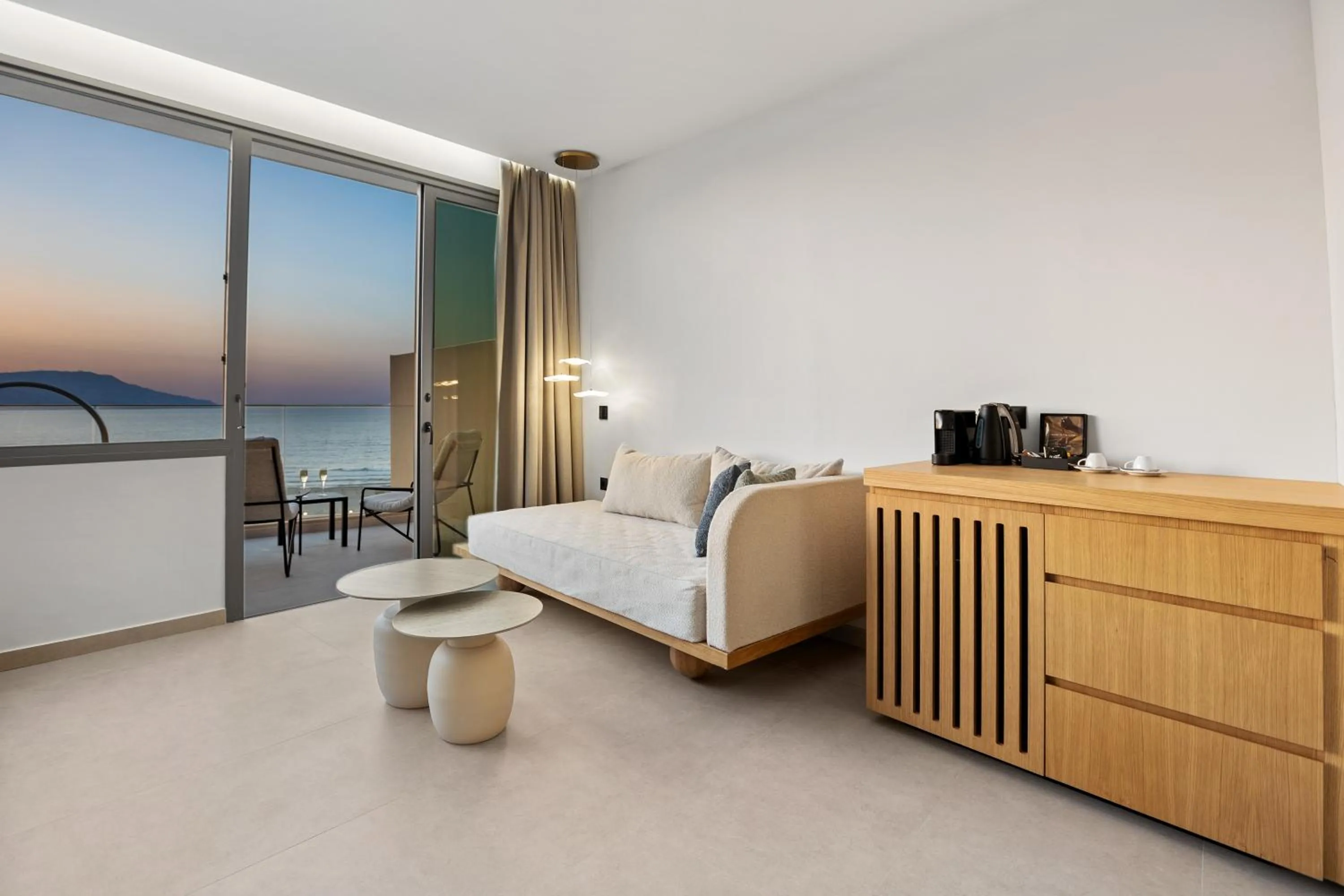 Coffee/tea facilities, Bed in Ventale Island Breeze Resort