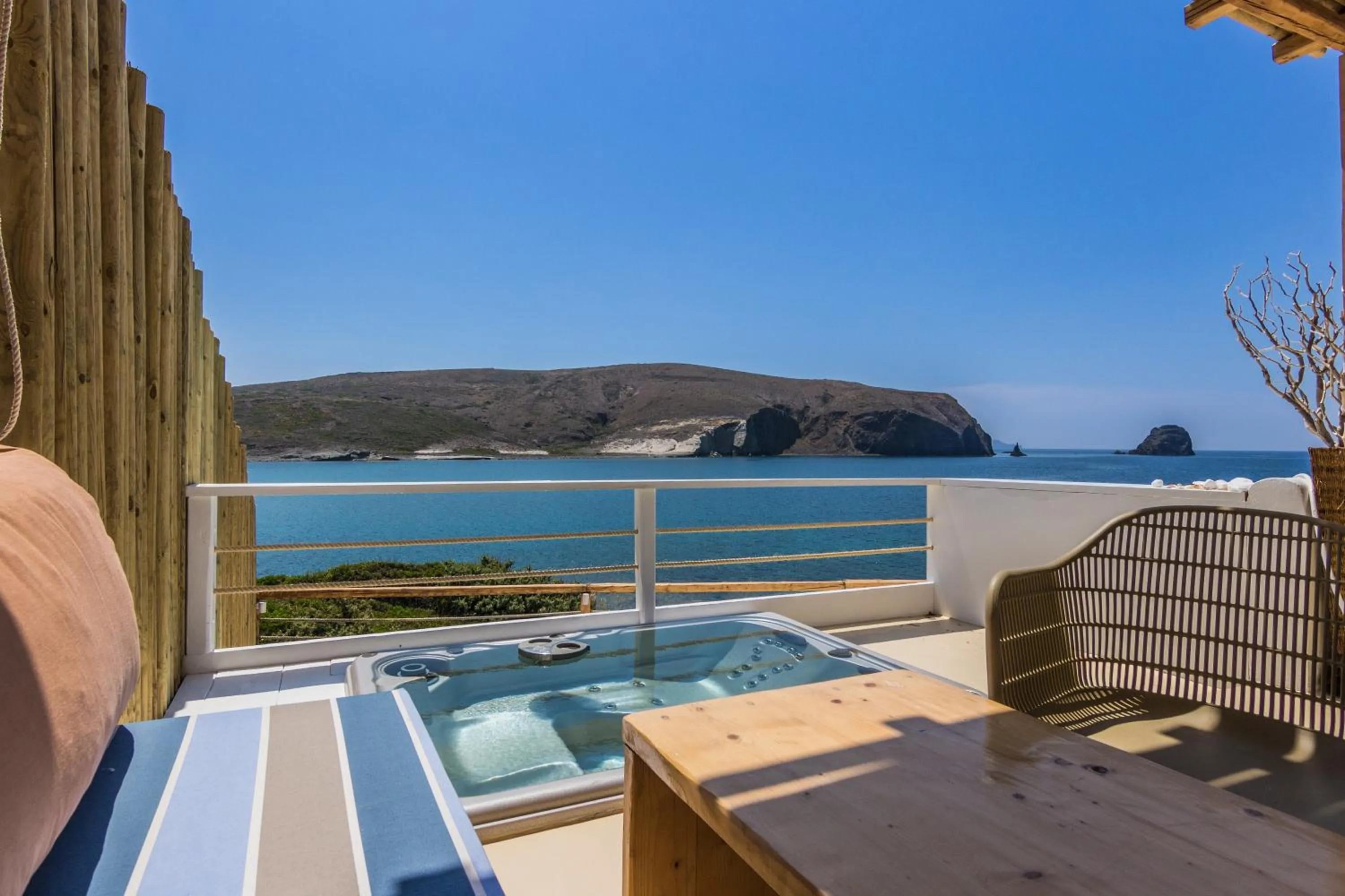 Paleochori Honeymoon & Family sea view with outdoor Jacuzzi in Salt Suites Milos