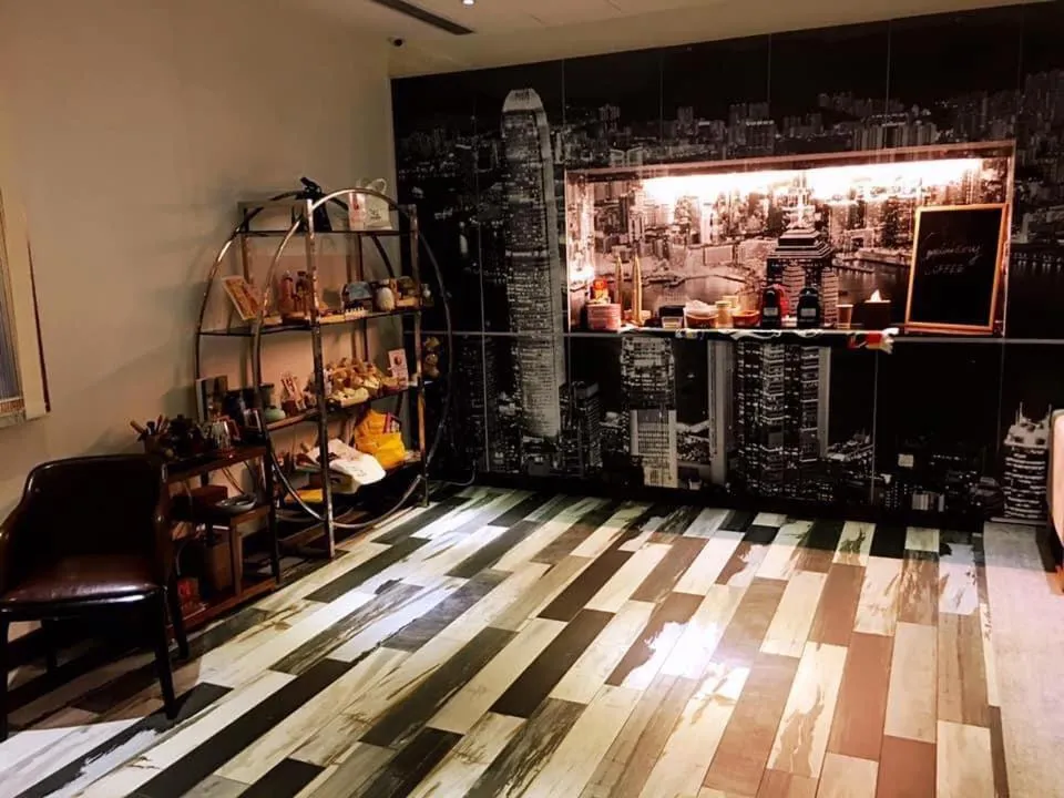 TV/Entertainment Center in Gloucester Hotel